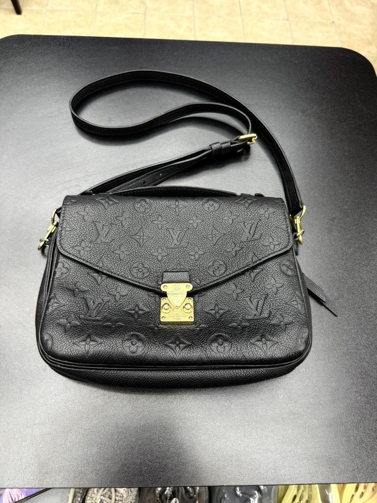 Louis Vuitton Authentic Louis Vuitton Pochette Métis Shoulder Bag Black Size ONE SIZE - 1 Thumbnail