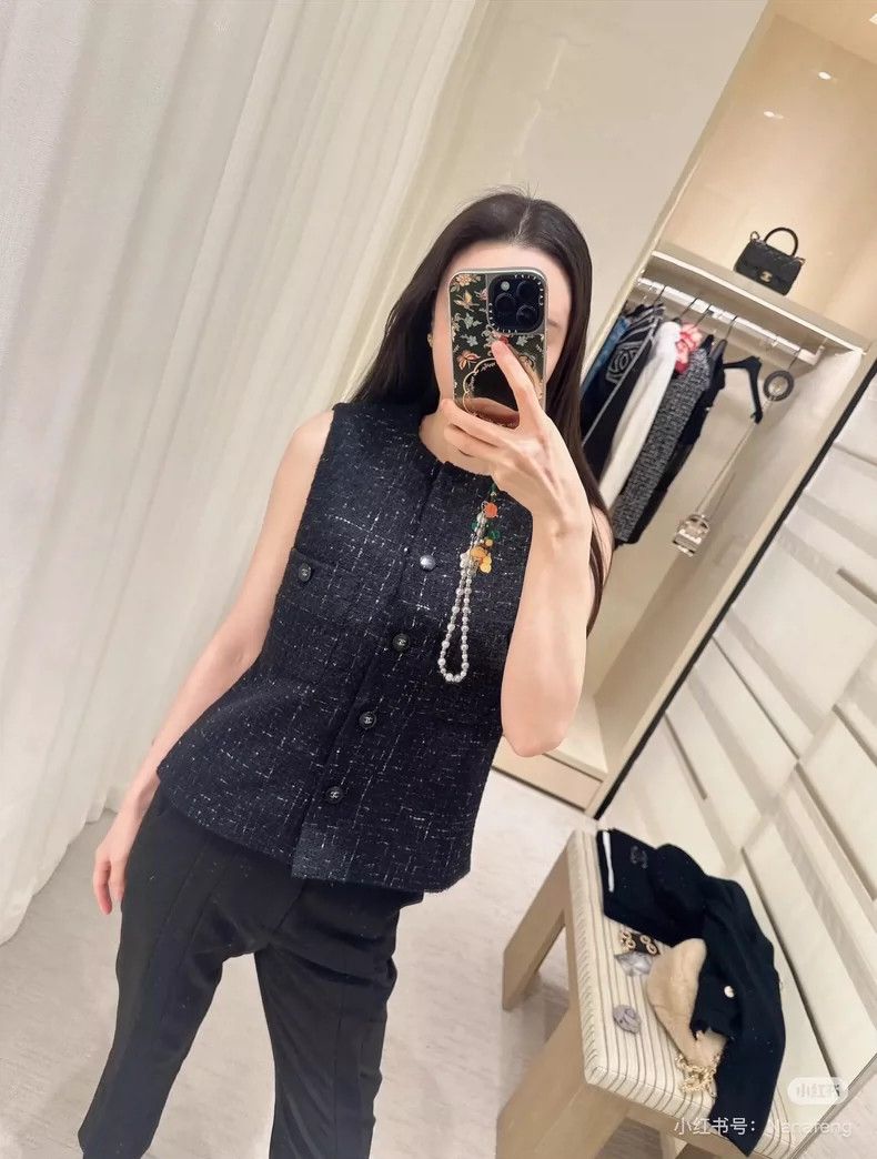 Chanel Chanel 24k black fine shiny piece tweed heavy industry vest Size XXS / US 00 / IT 34 - 6 Thumbnail