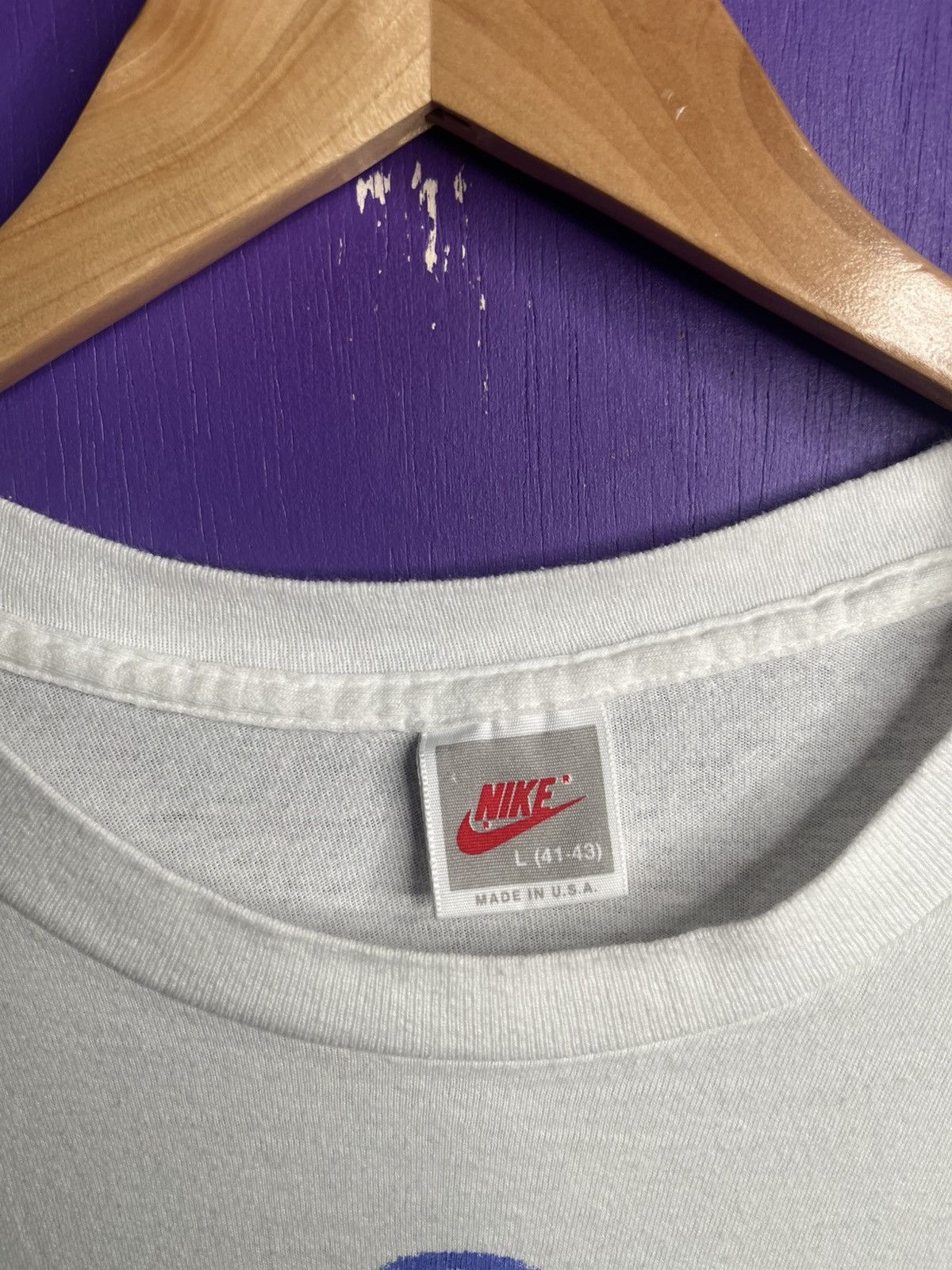 Nike × Vintage Vintage 90s Nike Mr Robinson dunking t-shirt Size US L / EU 52-54 / 3 - 4 Thumbnail