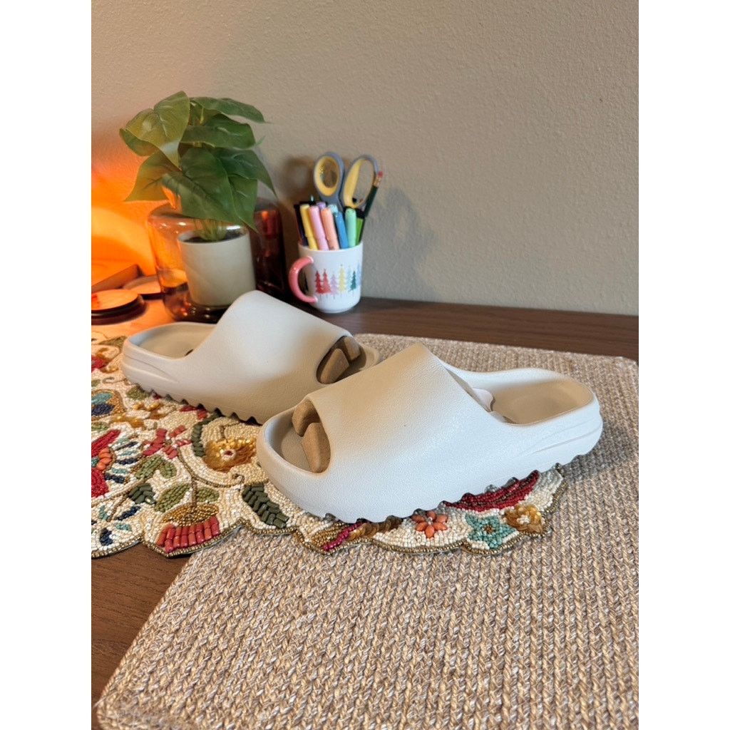 Yeezy YZY YS-01 Cream Yeezy Slides Pure Size US 8 / EU 41 - 1 Thumbnail