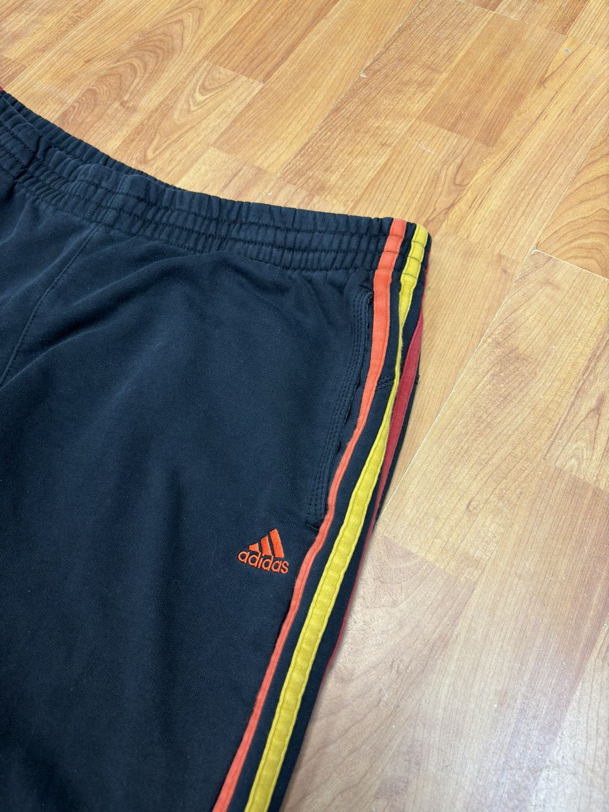 Adidas × Vintage Crazy Vintage Y2K/2000s Black Adidas Embroidered Sweatpants! Size US 34 / EU 50 - 2 Thumbnail