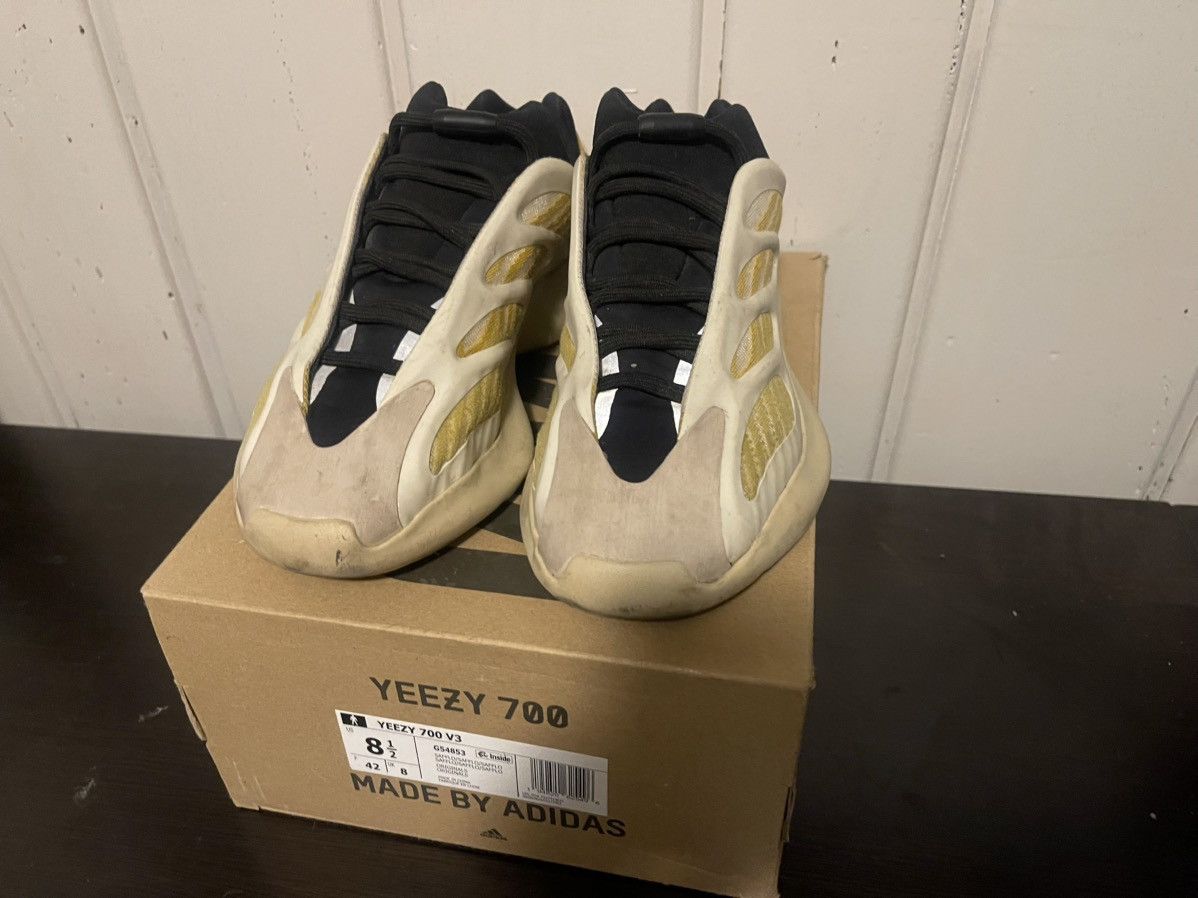 Adidas × Yeezy YEEZY 700 V3 Safflower Size 8.5 Size US 8.5 / EU 41-42 - 2 Thumbnail