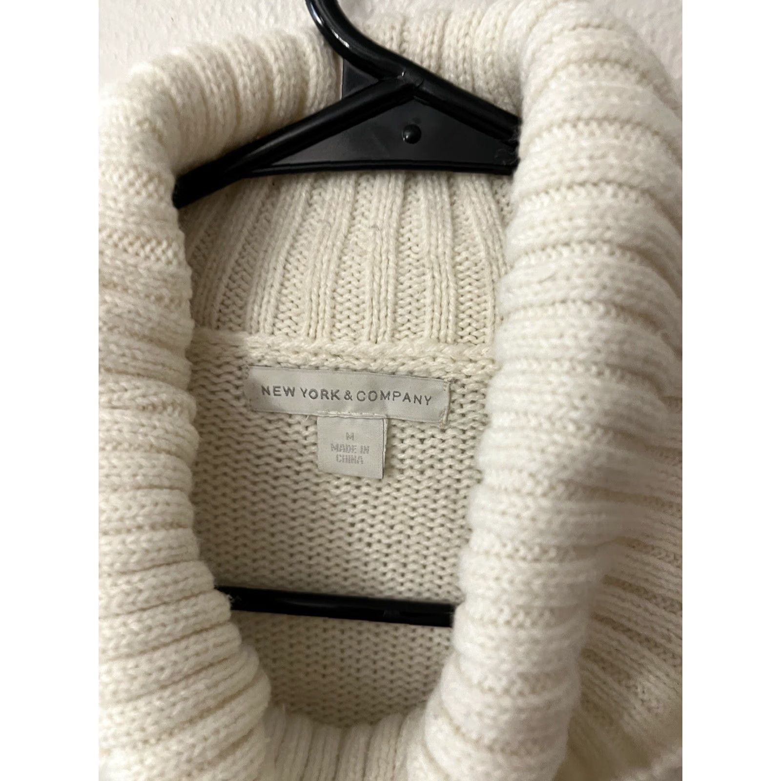 Vintage New York & Company White Cable-Knit Turtleneck Sweater - Medium Acrylic Blend, Pullover, Women, Knit, White, M, Classic Crew Neck, beauty Size M / US 6-8 / IT 42-44 - 3 Thumbnail