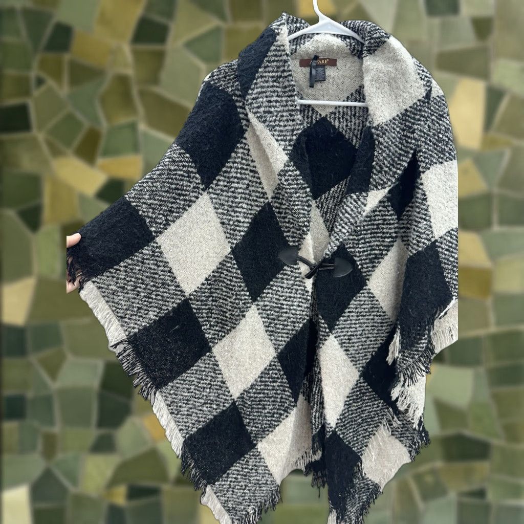 Vintage Altare Womens Shawl Ponch One Size Plaid Black White Fringe Open Buckle Knit-Style Sleeveless Bohemian Fashion Shrug Size ONE SIZE - 1 Thumbnail