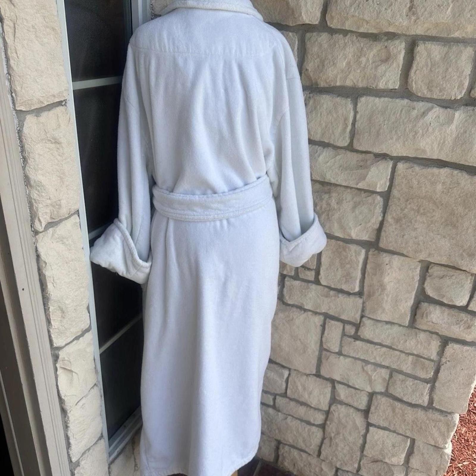 Neiman Marcus Neiman Marcus Women's White Rob Size ONE SIZE - 3 Thumbnail