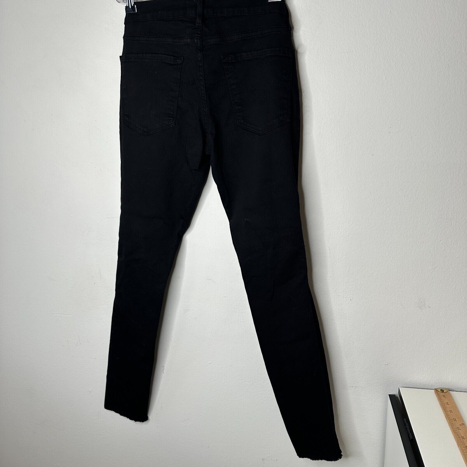 Frame Frame Black Denim Le Skinny de Jeanne Distressed Jean Raw 27 Size 27" / US 4 / IT 40 - 5 Thumbnail