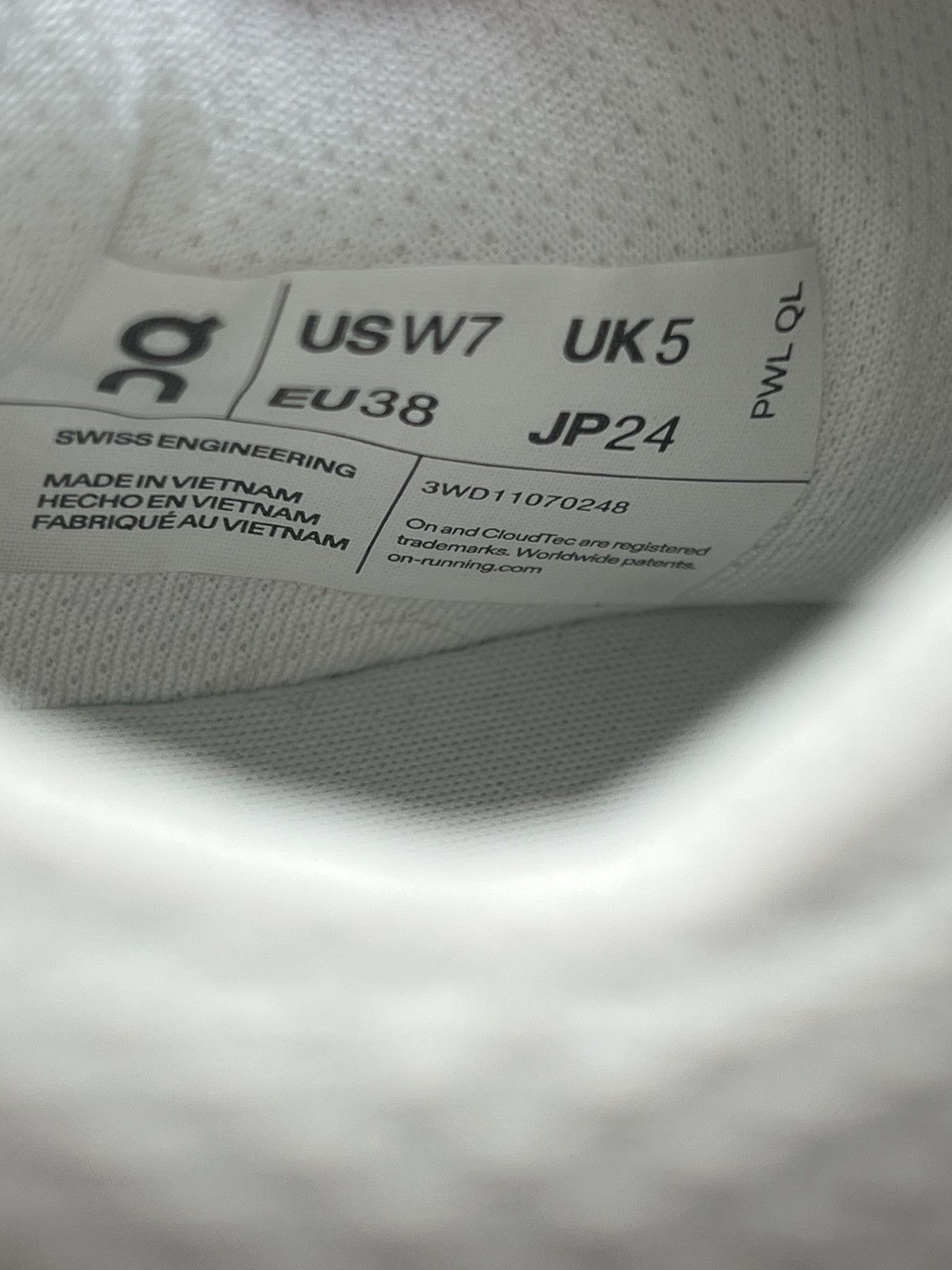 On ON Cloud The Rodger Size 5 Women’s Size US 5 / IT 35 - 8 Thumbnail
