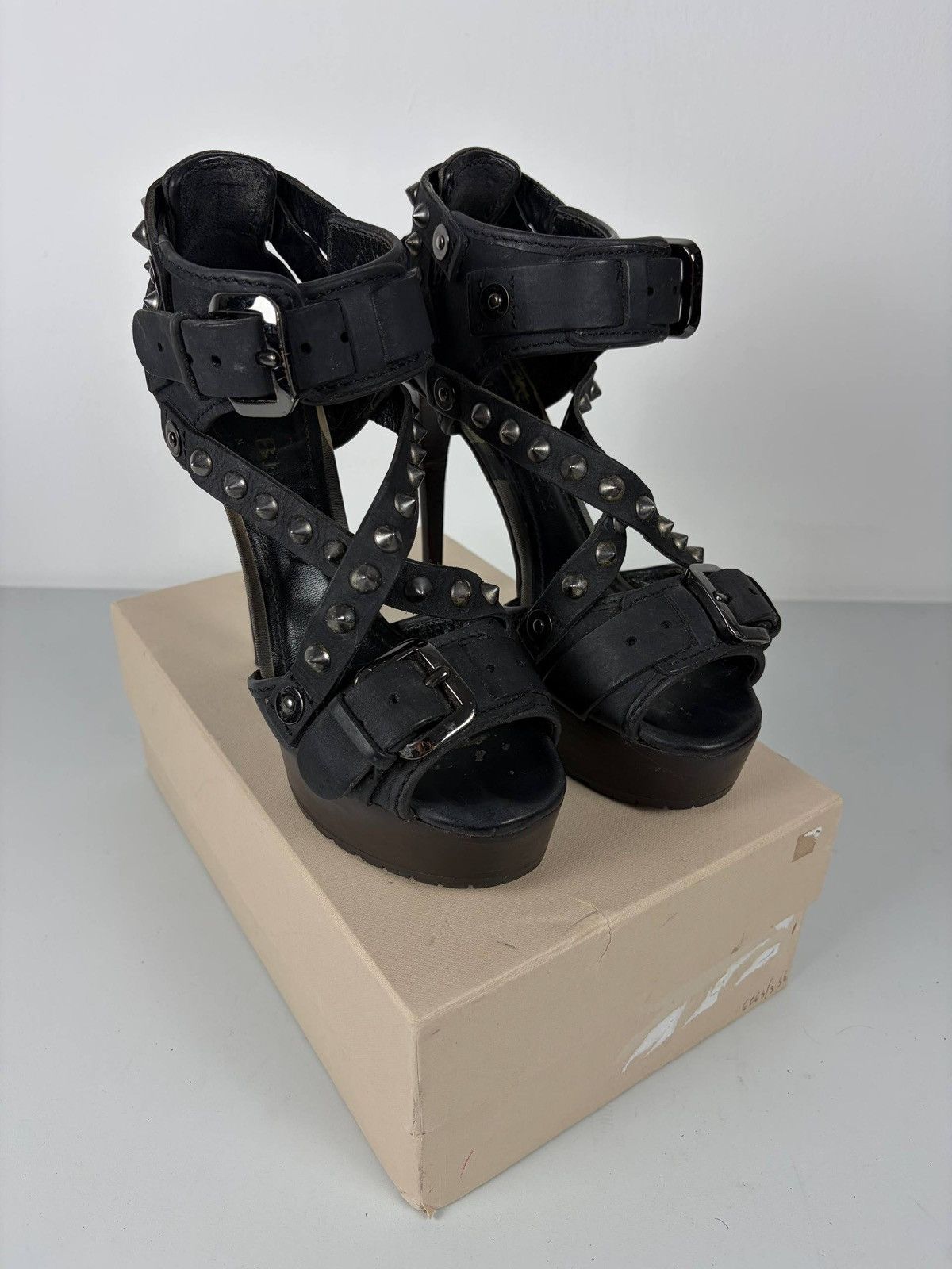 Burberry Burberry studded gladiator heels Size US 8 / IT 38 - 4 Thumbnail