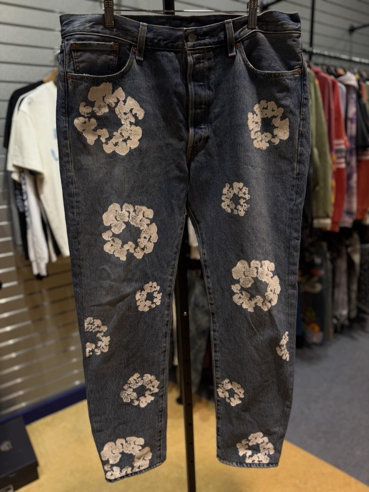 DENIM TEARS Denim Tears Light Washed Blue Cotton Wreath Jeans Size 36x34 Size US 36 / EU 52 - 2 Thumbnail