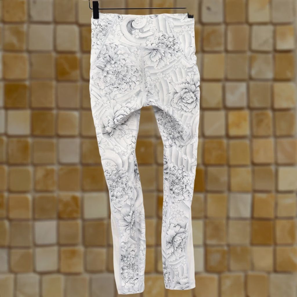 Lululemon Lululemon Women's Train Times 7/8 Pants Inseam 25" Twine White Multi Sz 4 Floral Pattern Bottoms Athletic Skinny Leggings Ch Size 27" / US 4 / IT 40 - 1 Thumbnail