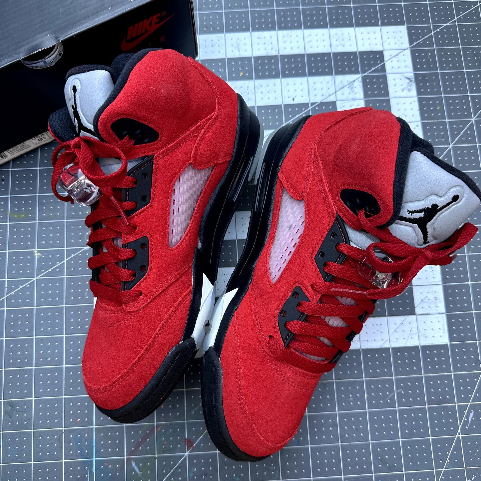 Jordan Brand Jordan 5 'Raging Bull' 2021 Size US 6.5 / EU 39-40 - 2 Thumbnail