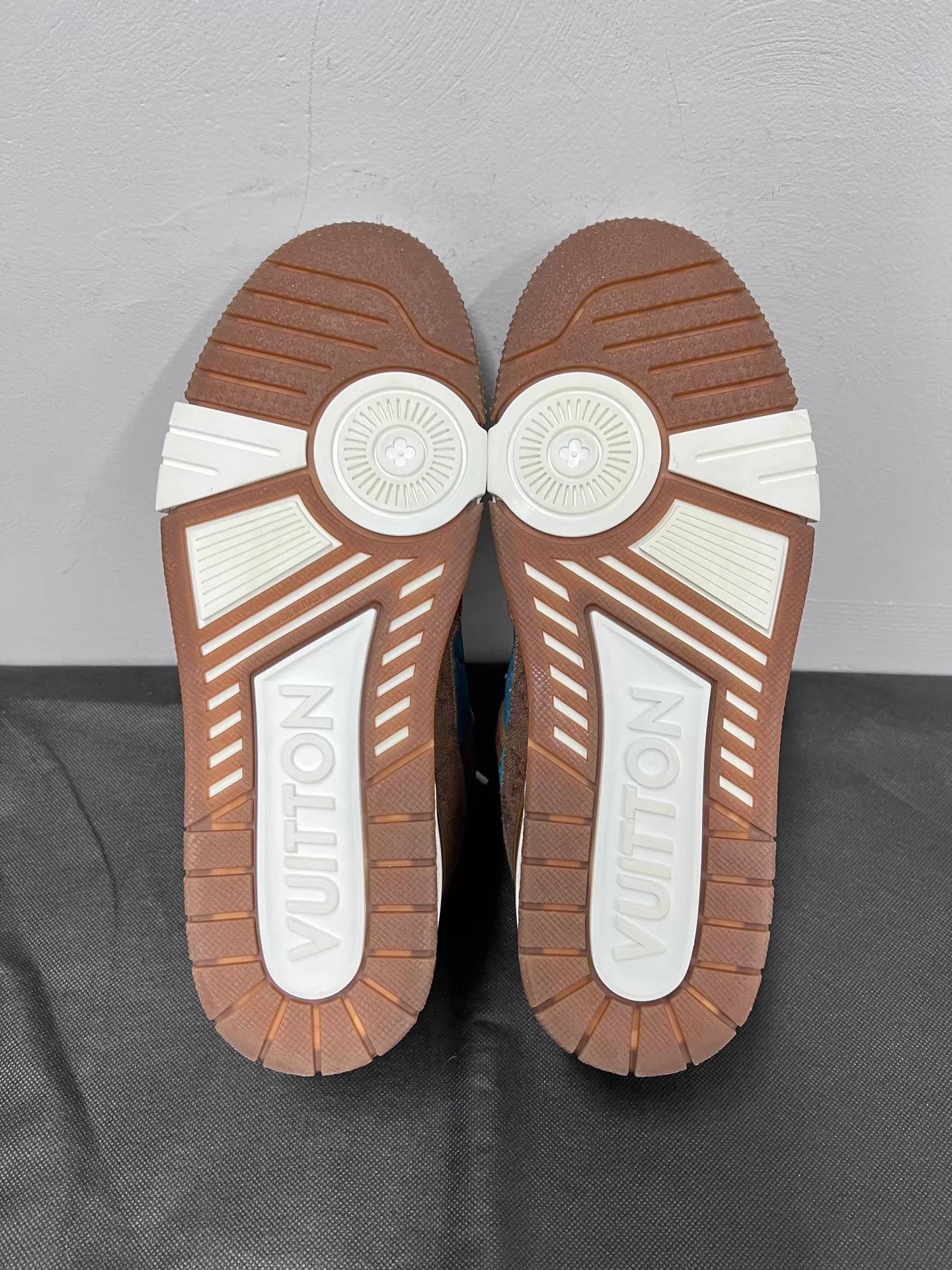 Louis Vuitton Louis Vuitton Trainer Green Brown Sneaker UK7.5 Worn2x Size US 8.5 / EU 41-42 - 7 Thumbnail