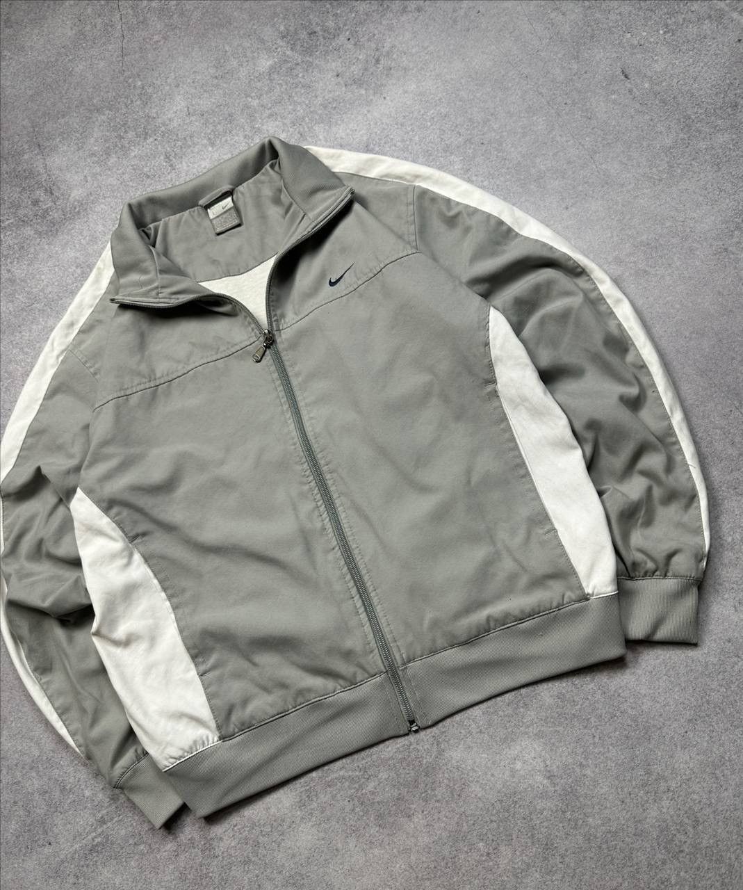 Nike Vintage Nike Track Jacket, Size M – Classic 90s Sportswear Size US M / EU 48-50 / 2 - 3 Thumbnail