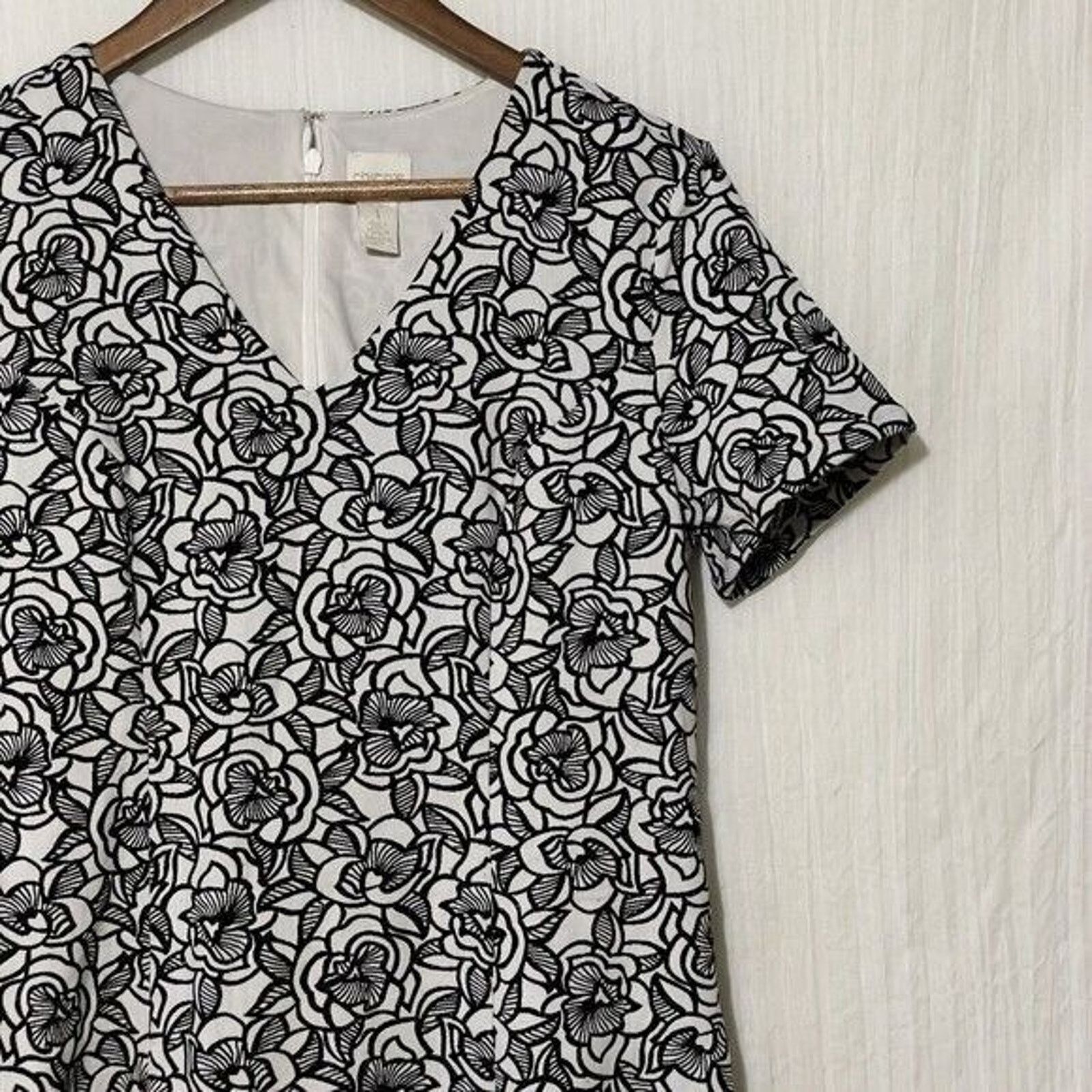 Chicos Chico's Dress Knee Length Textured Floral Jacquard Size M 1 Size M / US 6-8 / IT 42-44 - 7 Thumbnail