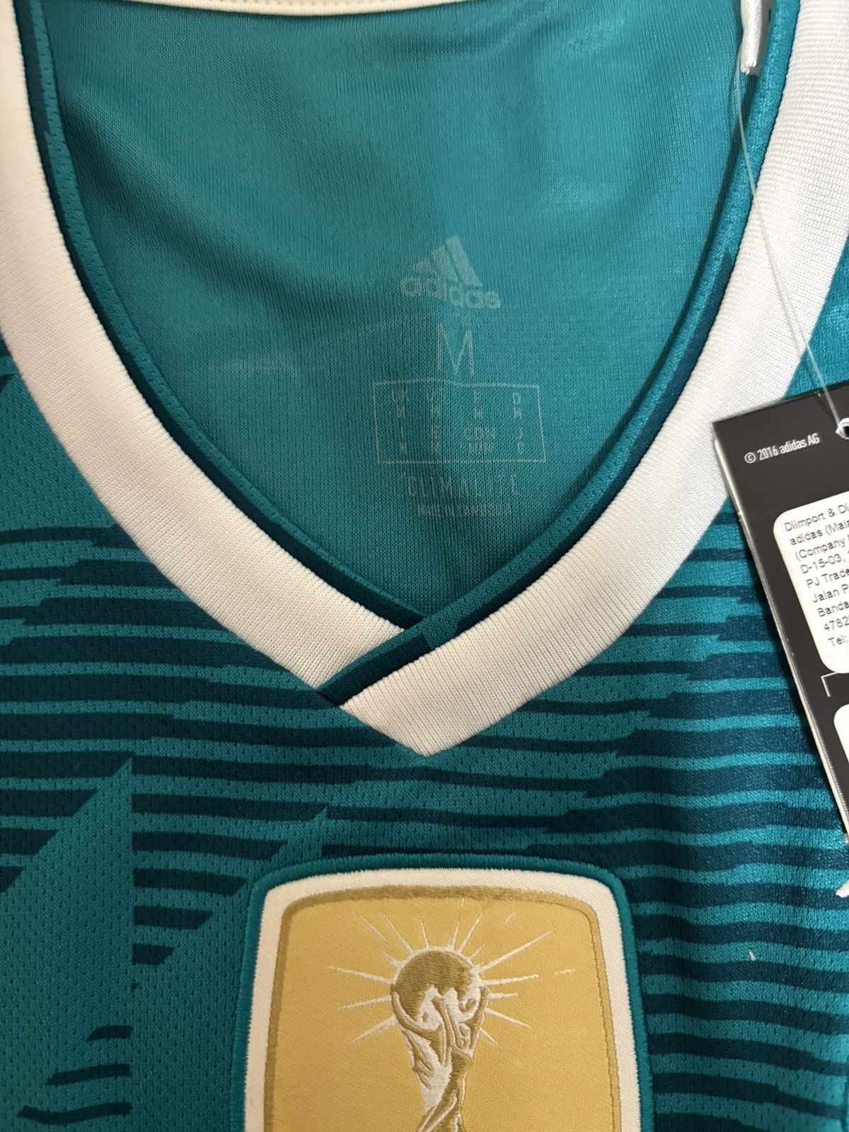 Adidas Germany 2018 away signed ozil shirt with autograph Size US M / EU 48-50 / 2 - 4 Thumbnail