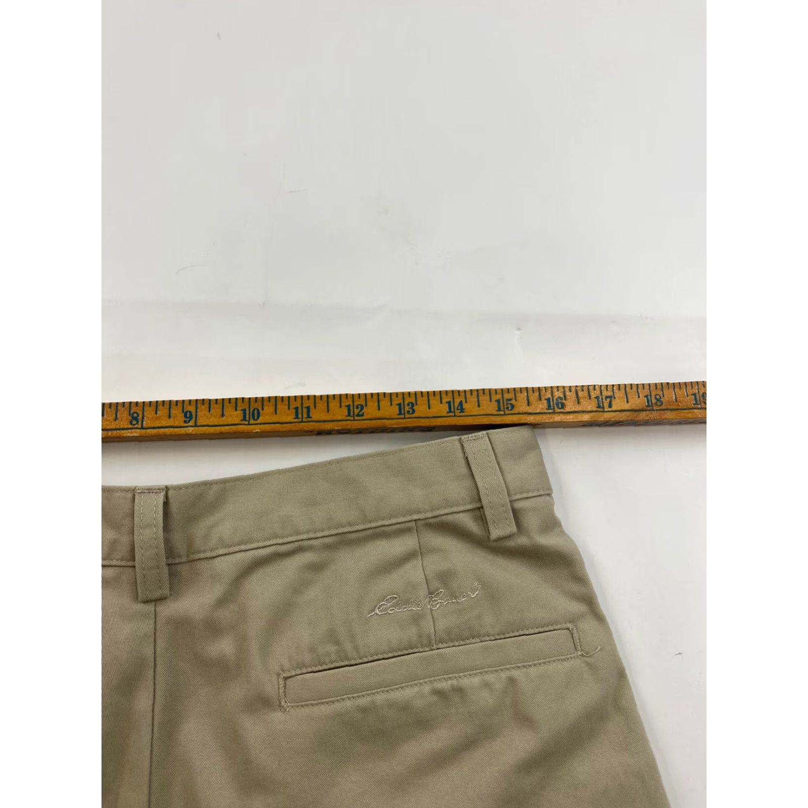 Eddie Bauer Eddie Bauer Golf Shorts Mens 33 Khaki Pleated Bermuda Beige color? Size US 33 - 4 Thumbnail
