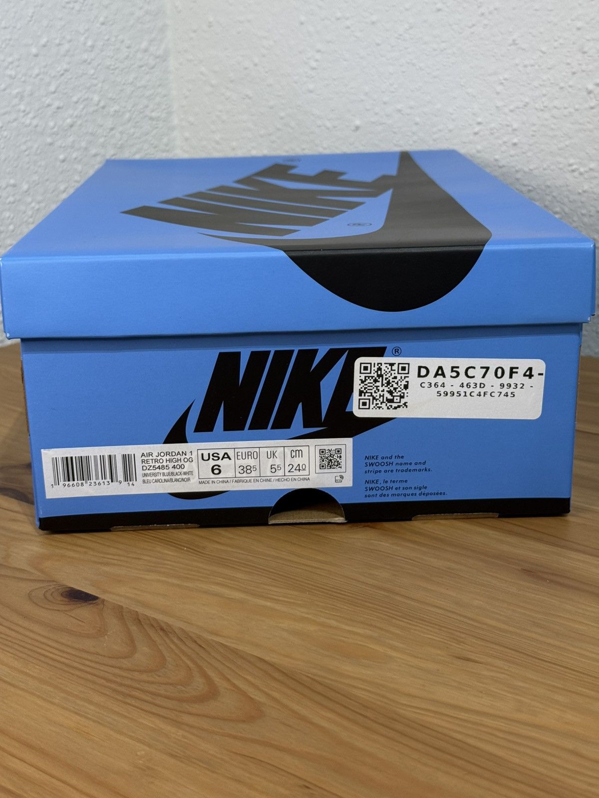 Jordan Brand × Nike Nike Air Jordan 1 Retro High OG UNC Toe size 6 Men/8 Woman Size US 6 / EU 39 - 9 Thumbnail