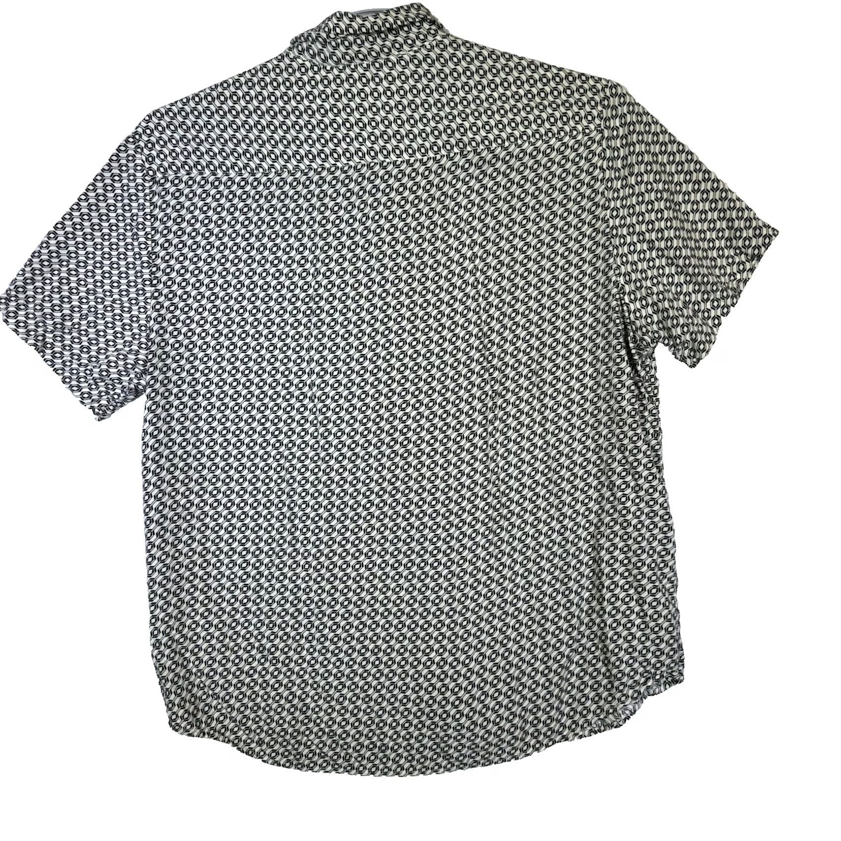 Vintage Cactus Man Shirt XL Cream Geometric Short Sleeve 100% Viscose Button-Up Slim Chest 44" Mens Size US XL / EU 56 / 4 - 2 Thumbnail