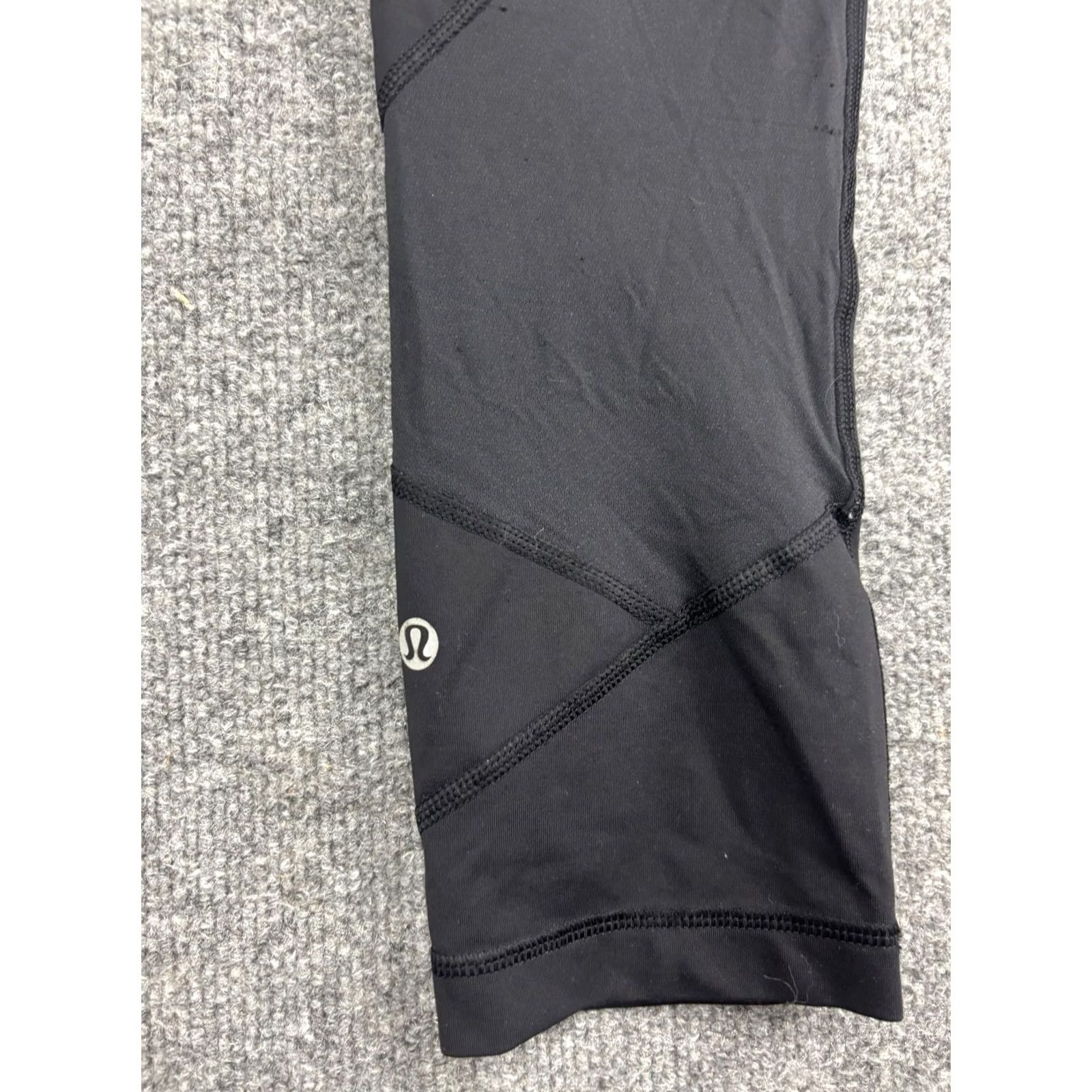 Lululemon Lululemon Pants Womens 4 Black Crop Leggings High Rise Side Pocket Yoga Running Gym Training Capri Legging Women Size 27" / US 4 / IT 40 - 6 Thumbnail
