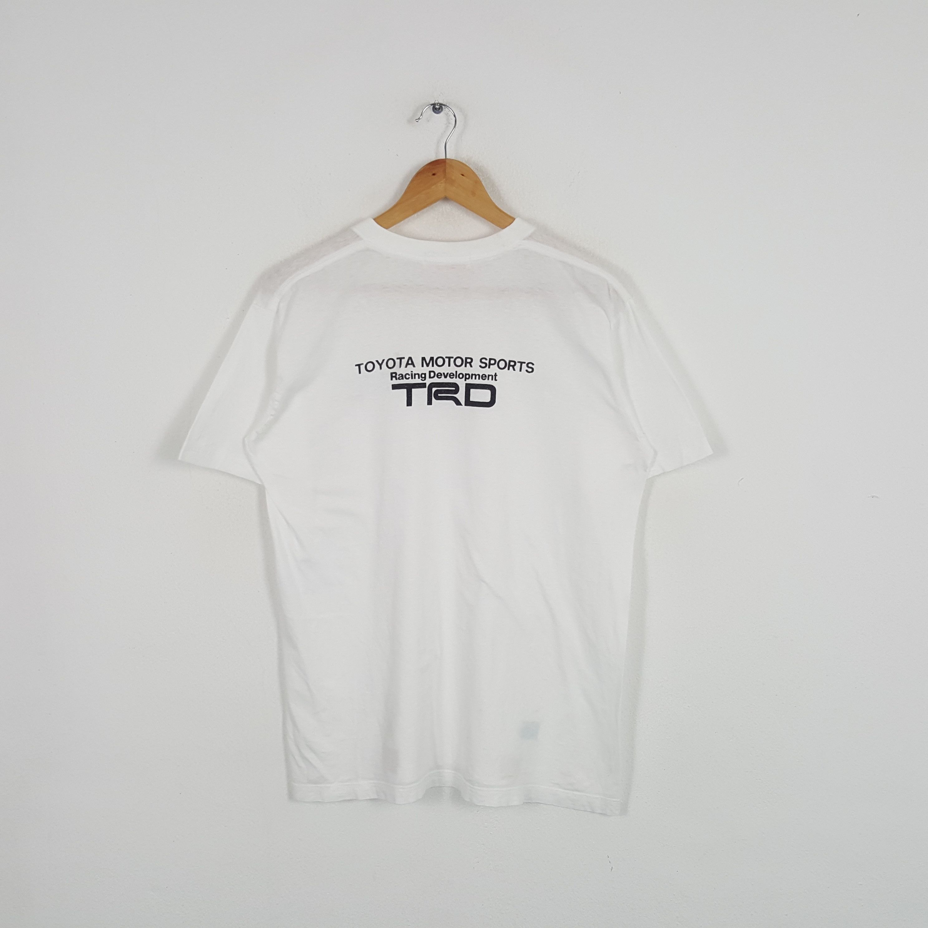 Vintage Vintage Toyota Motors Sports Japanese Racing Team Tshirt Size US L / EU 52-54 / 3 - 1 Thumbnail