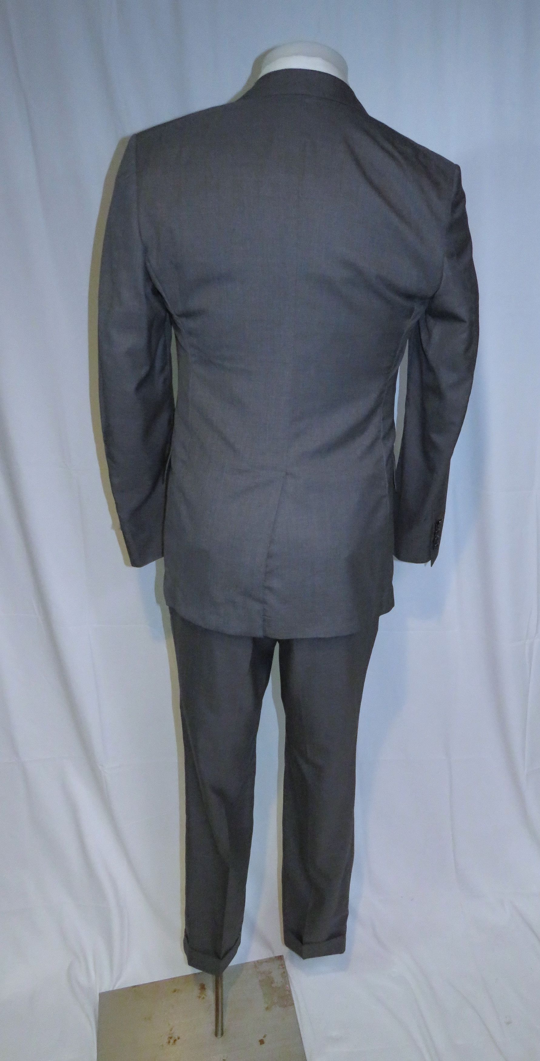 Tom Ford Shelton Current Silk Blend Solid Gray Two Button Suit 38R Size 38R - 2 Thumbnail