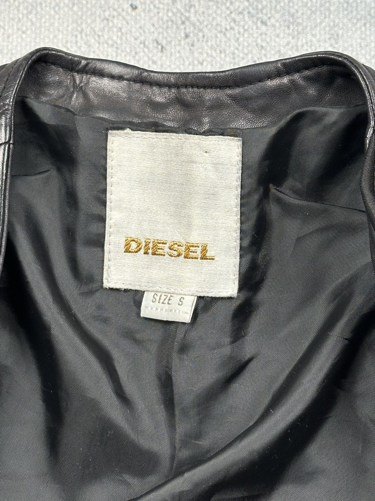 Diesel Vintage Diesel Leather Cropped Vest Black Padded Shoulders Size S / US 4 / IT 40 - 13 Thumbnail