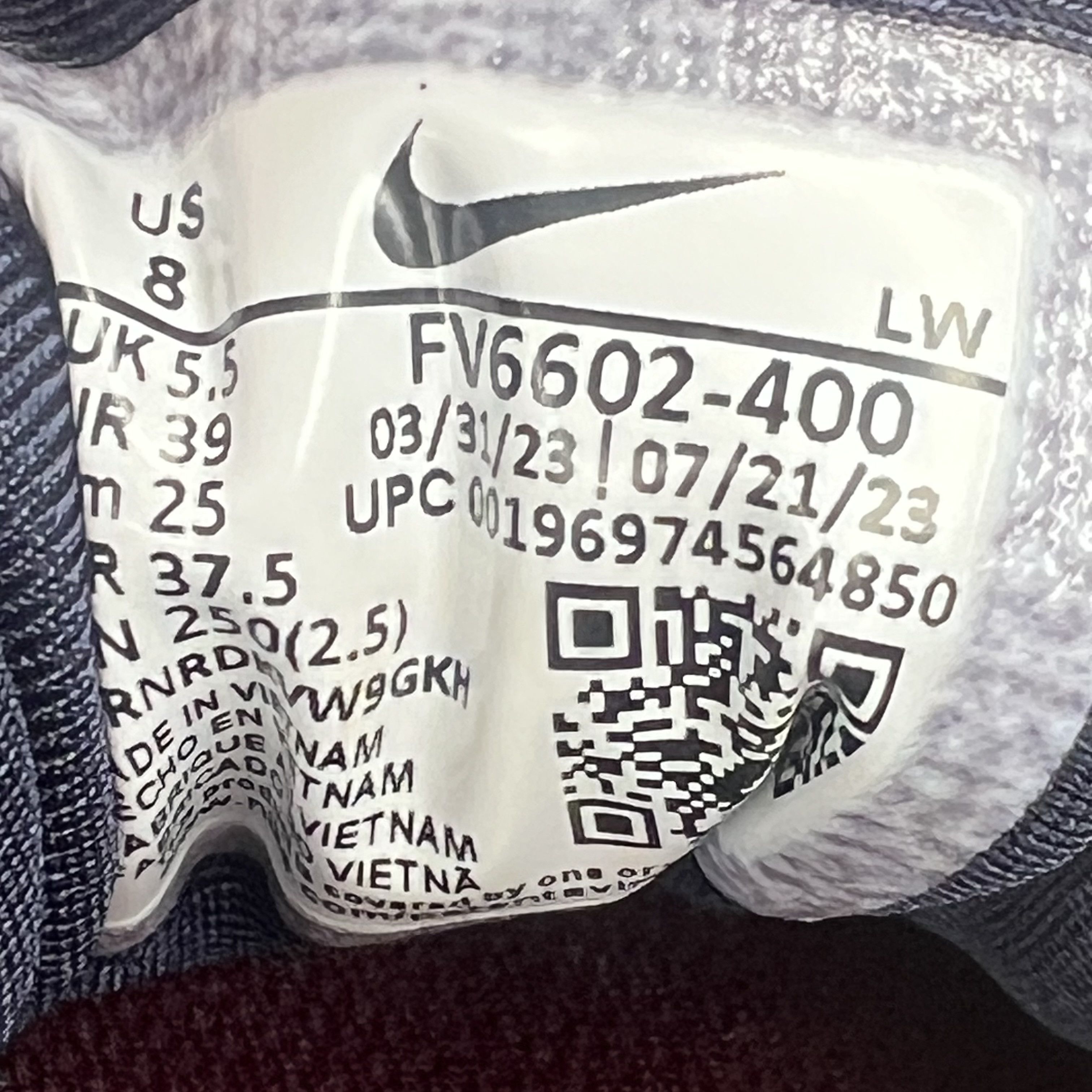 Nike Nike V2K Run Luminous Sneakers EU 39 Size US 8 / IT 38 - 12 Thumbnail