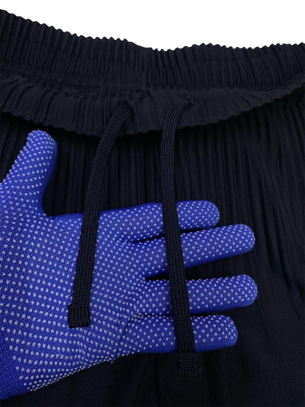 Issey Miyake Homme Plisse Issey Miyake Blue Black Pleated Cropped Pants Size US 34 / EU 50 - 11 Thumbnail