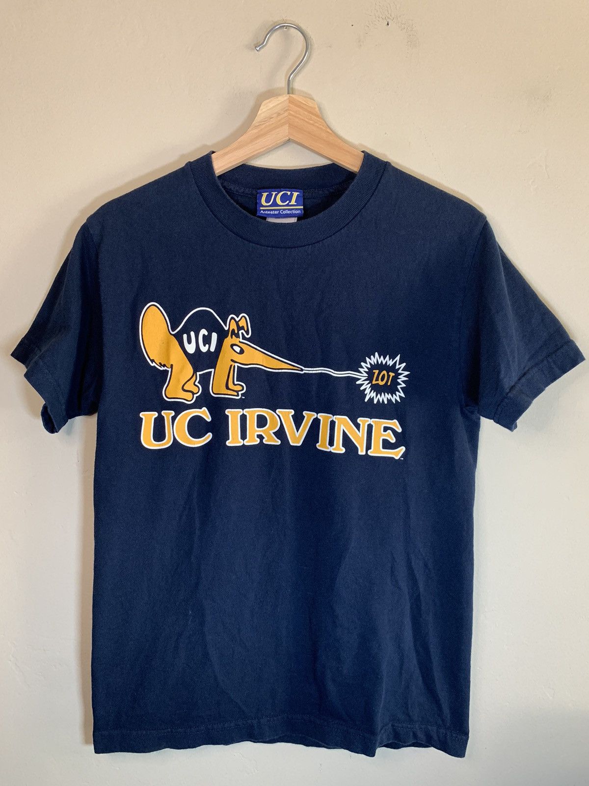 Vintage *RARE* Vintage UC Irvine Anteater College USA-Made T-Shirt S Size US S / EU 44-46 / 1 - 1 Thumbnail