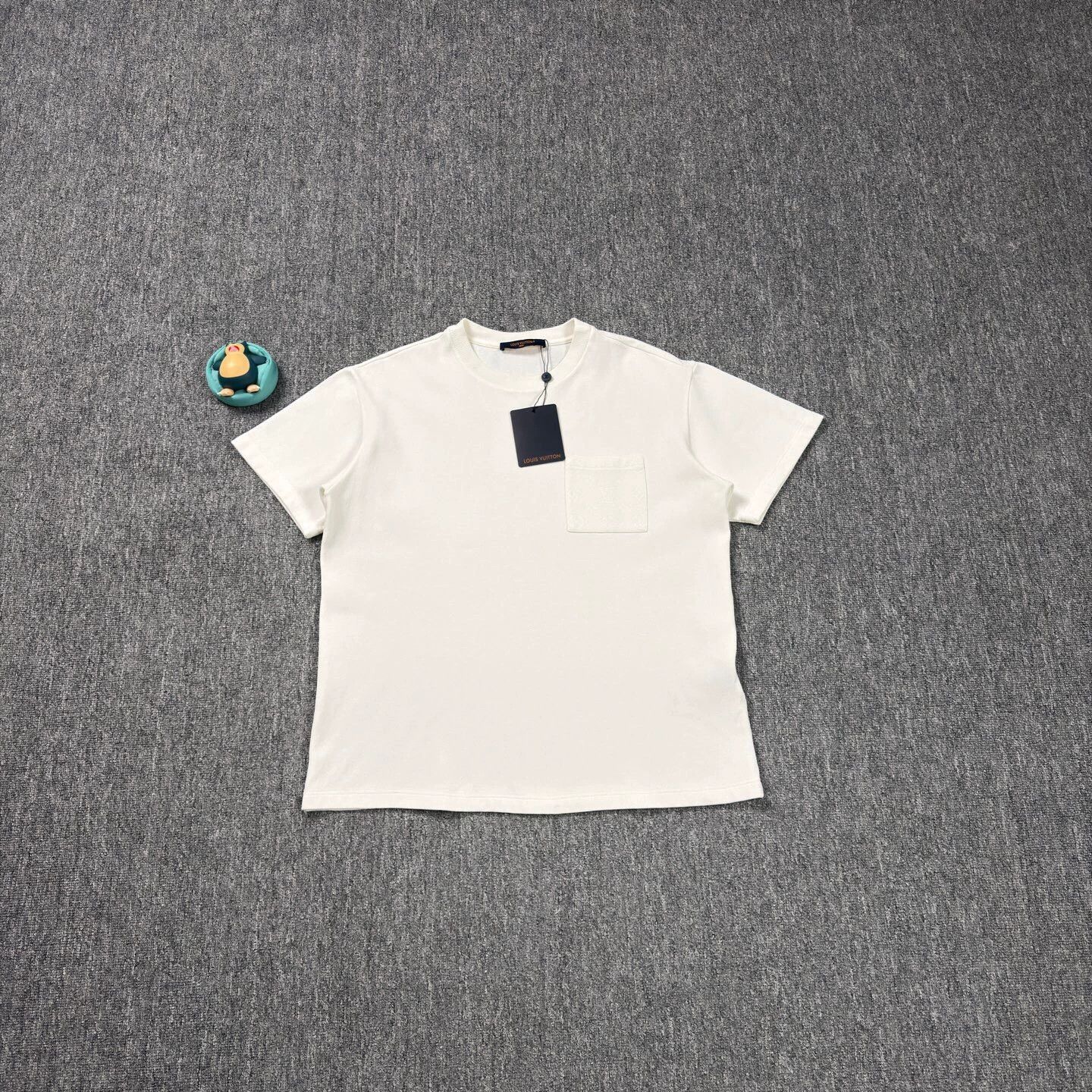 Louis Vuitton LV 24 White Pocket AOP Short Sleeve M LN Size US M / EU 48-50 / 2 - 1 Thumbnail