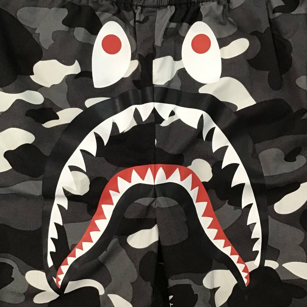 Bape 💫Glow in the dark💫 BAPE city camo shark shorts APE ★size M Size US 32 / EU 48 - 5 Thumbnail