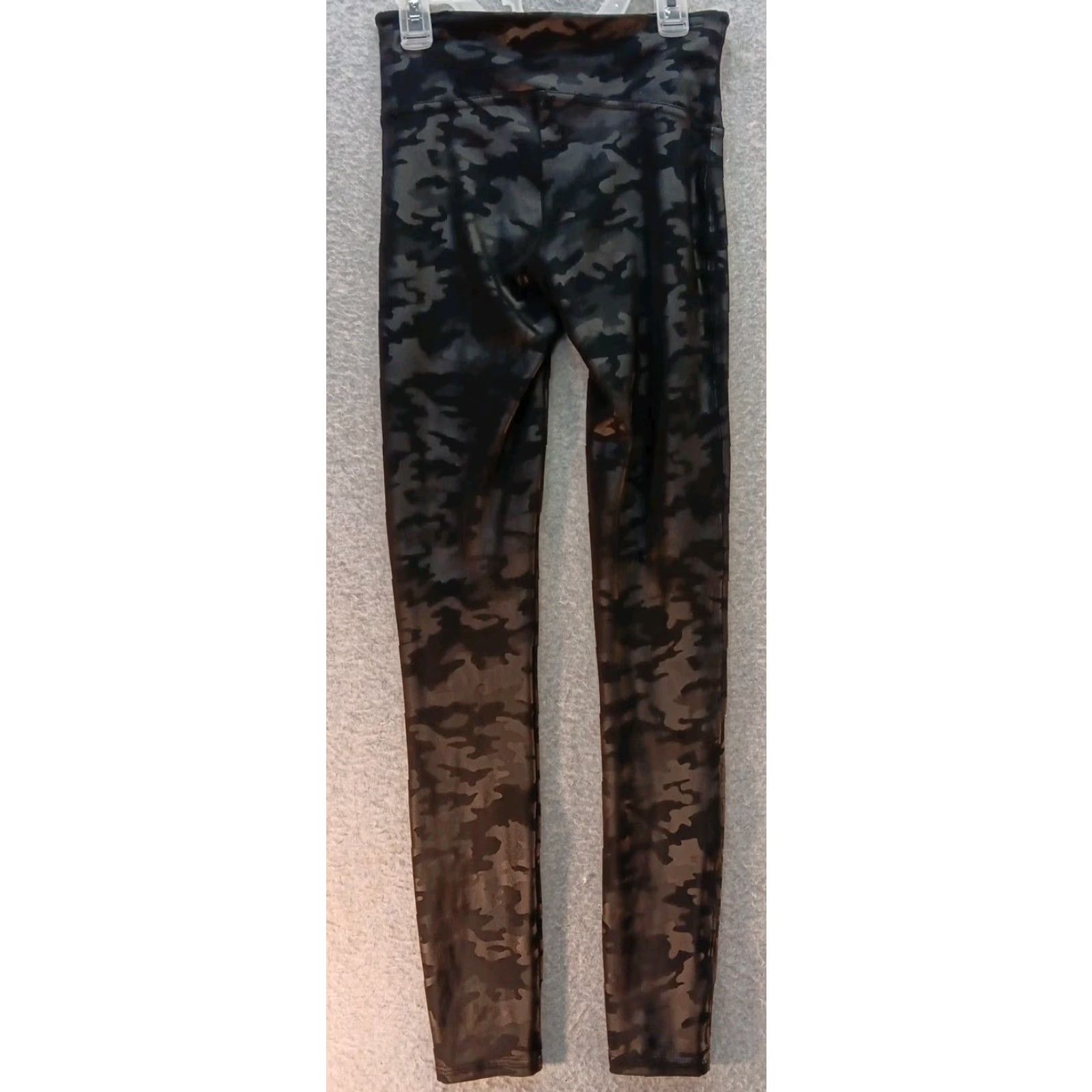 Spanx Spanx Women's Leggings Size S/P Black Camo Animal Print Shine - Petites, Ankle Length, Mid Rise, Machine Washable, Vietnam, Colorful, Women Size 28" / US 6 / IT 42 - 7 Thumbnail