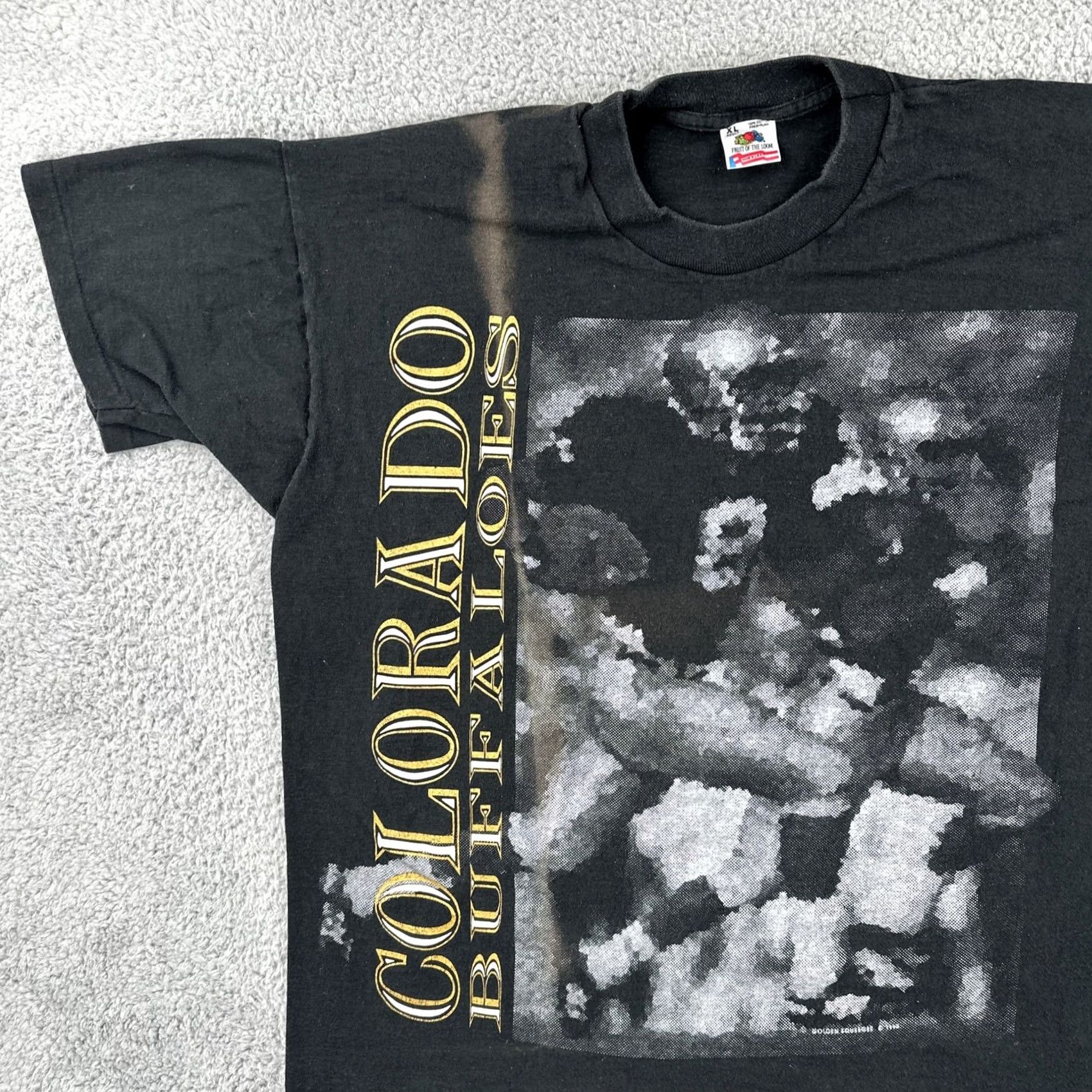 Fruit Of The Loom VINTAGE Fruit of the Loom XL Black SS USA Made T Shirt 1995 CU Buffalos Football Size US XL / EU 56 / 4 - 7 Thumbnail