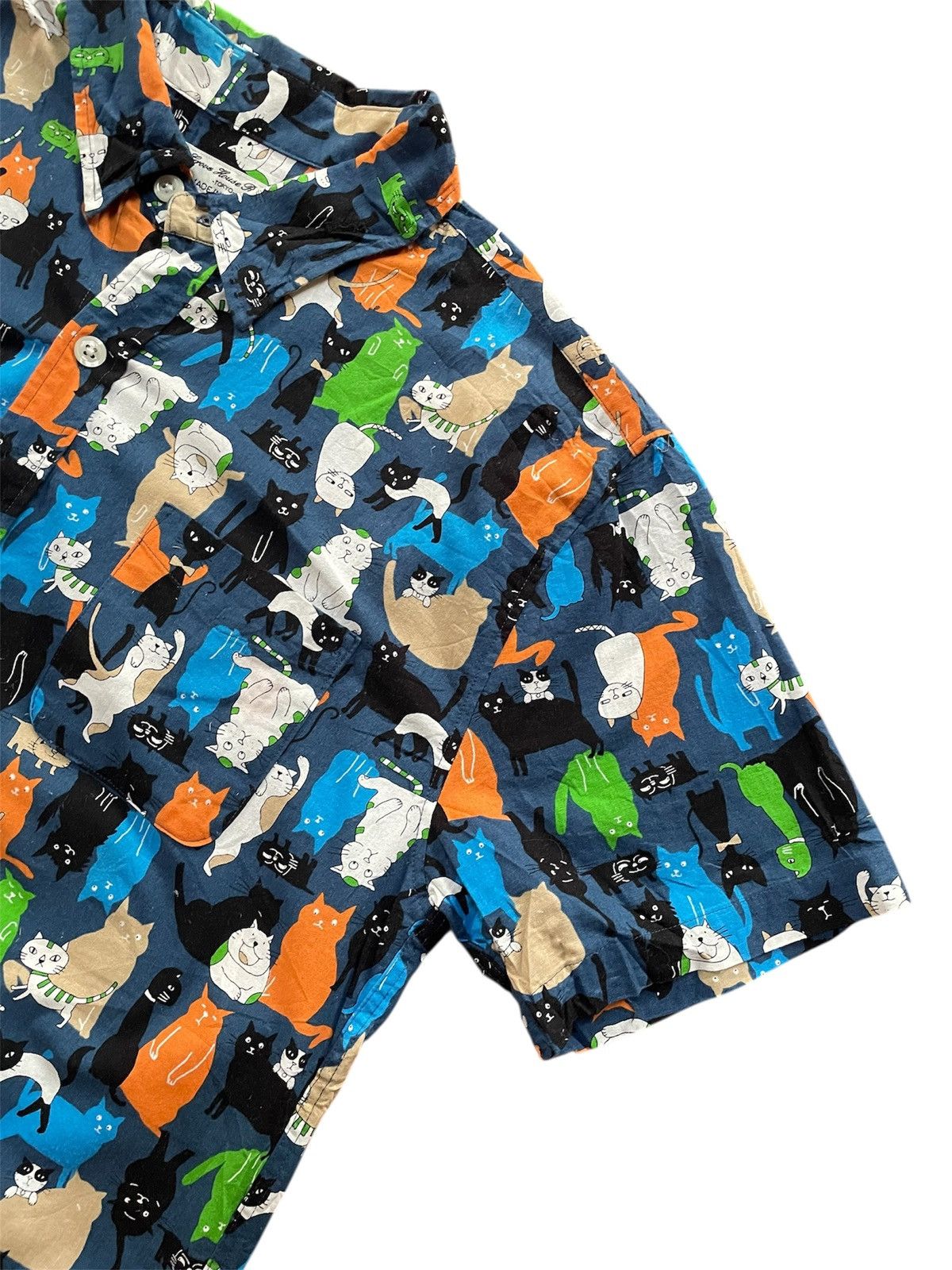 Japanese Brand Vintage 90s Grove House Red Japan Cat Fullprint Shirt Size US L / EU 52-54 / 3 - 4 Thumbnail