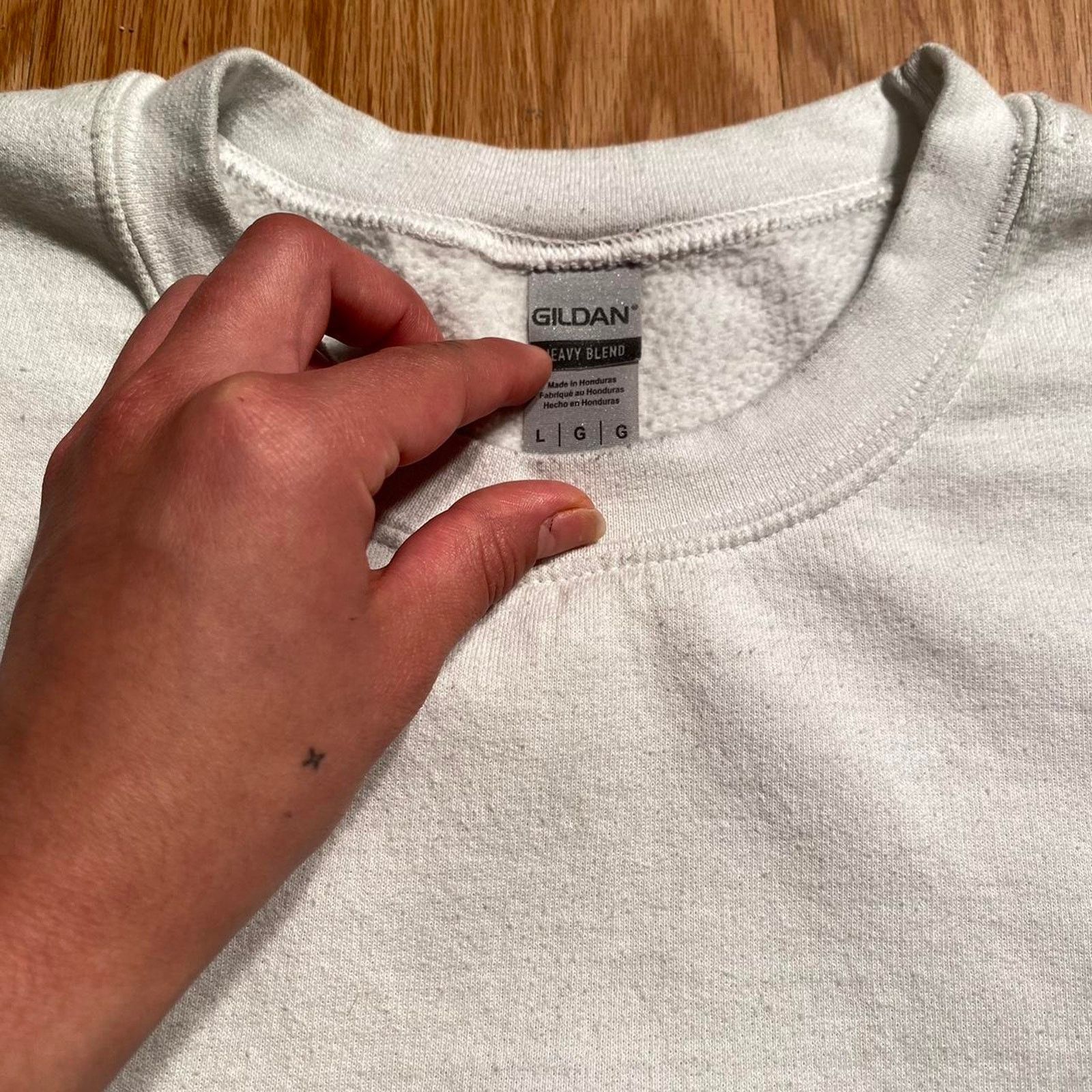 Gildan White crewneck with patch Size L / US 10 / IT 46 - 2 Thumbnail