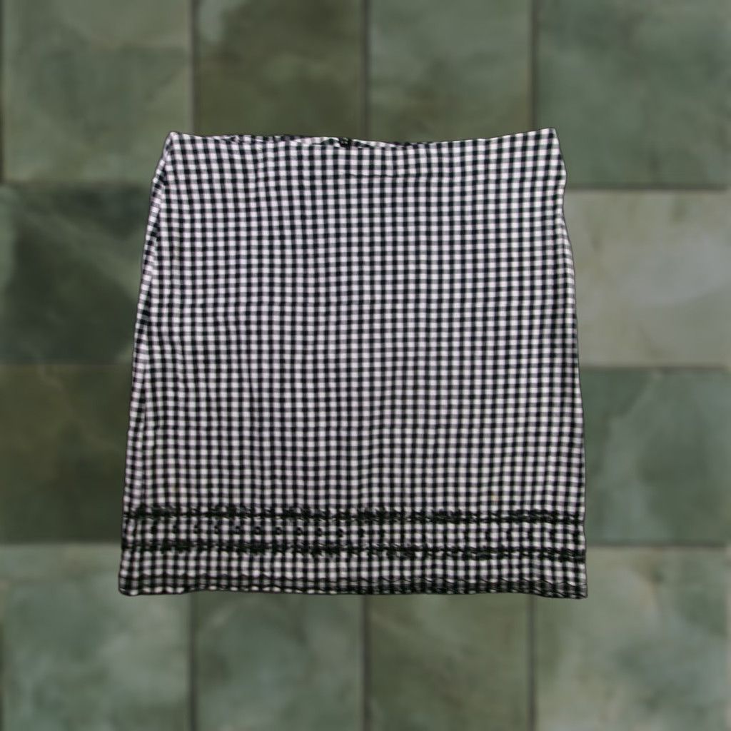 Vintage AGB Skirt Womens 10 Gingham Black White Pencil Straight Knee Length Zipper Size 32" / US 10 / IT 46 - 1 Thumbnail