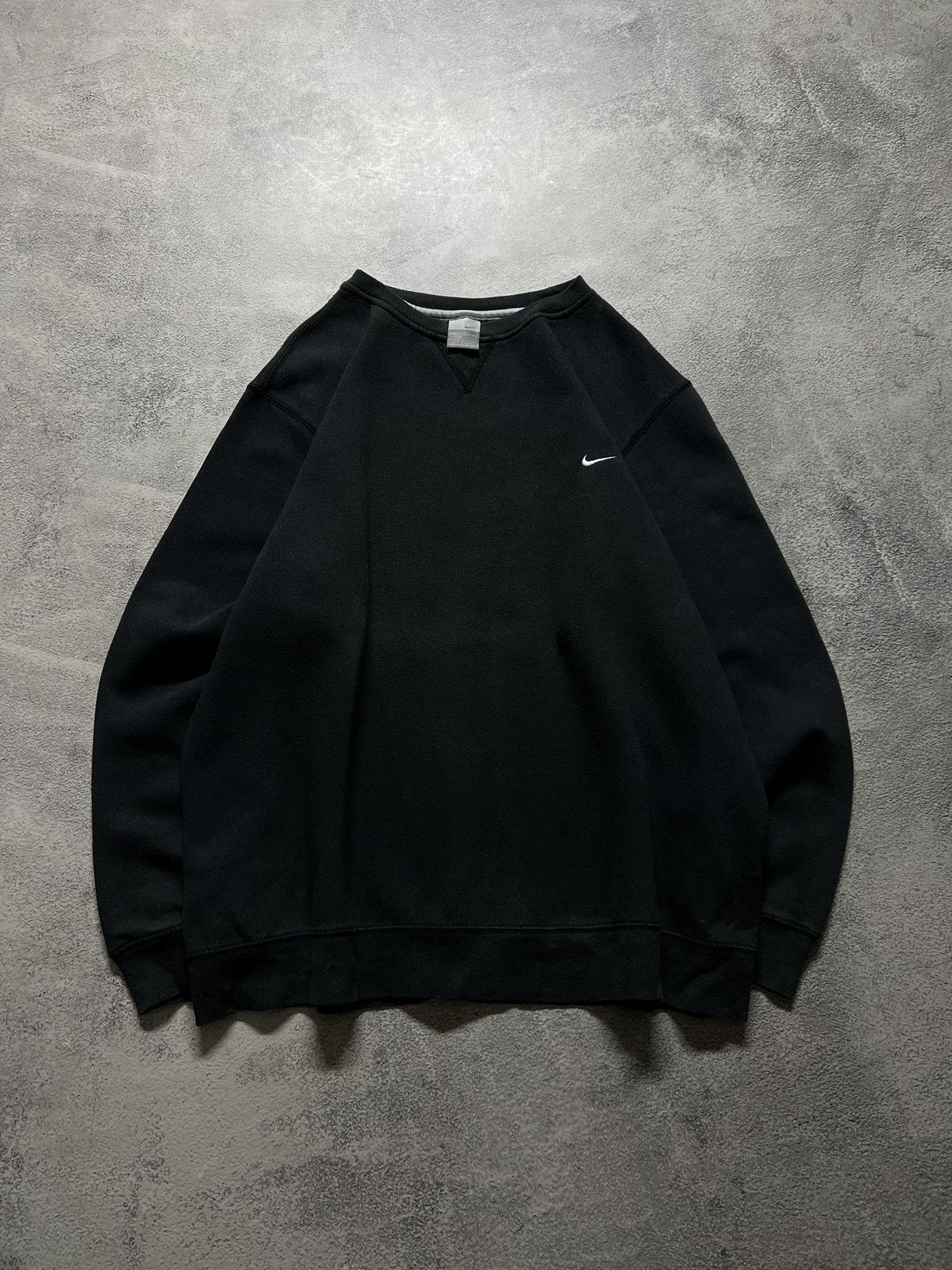 Vintage Vintage Y2k Nike 🖤 Faded Mini Swoosh Sweatshirt 00’s Size US L / EU 52-54 / 3 - 6 Thumbnail