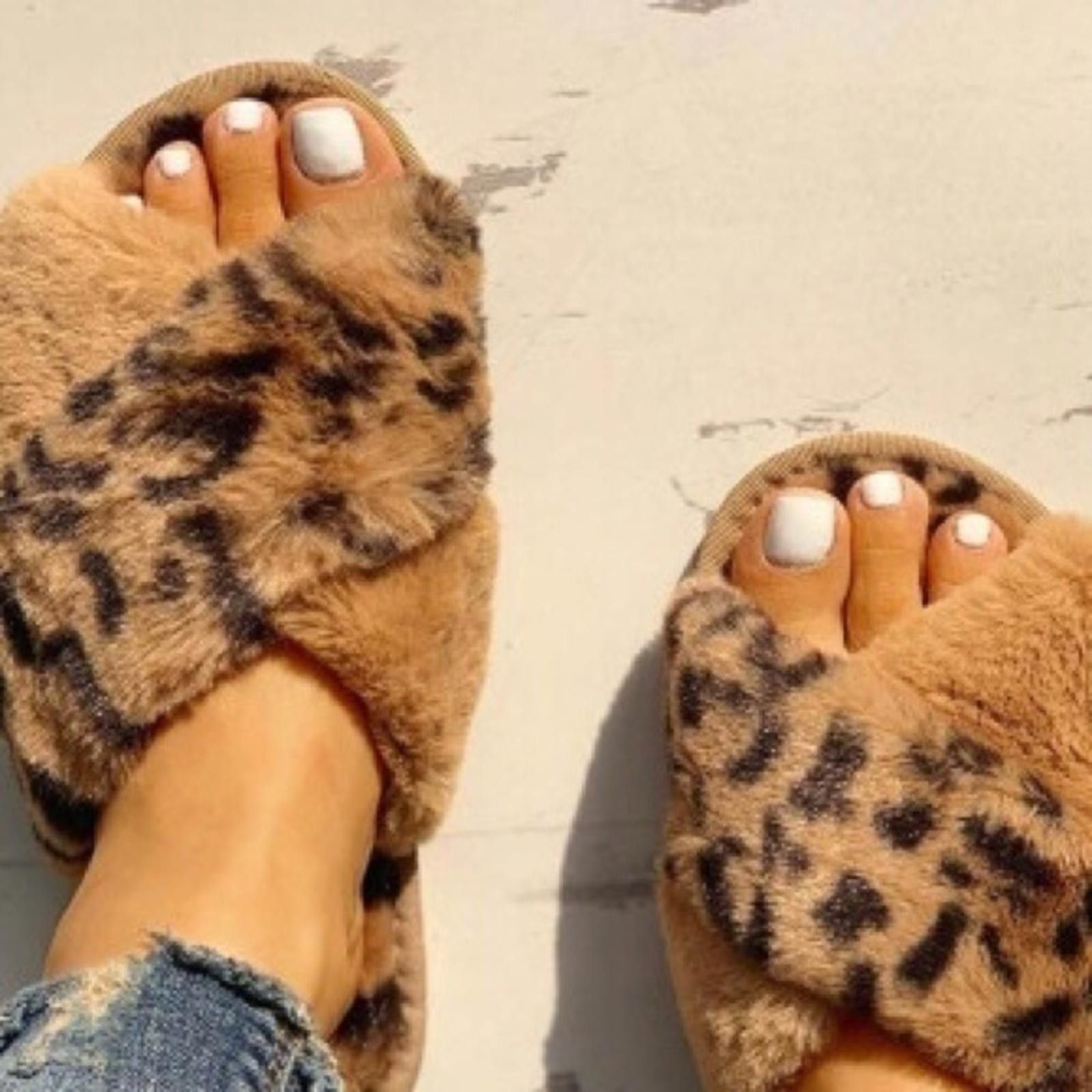 Designer Leopard Fuzzy Slippers NWT Size US 7.5 / IT 37.5 - 4 Thumbnail