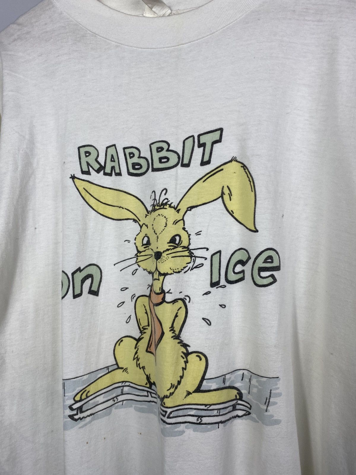 TEE JAYS Vintage 90s Animals Rabbit on Ice Y2K Tee Shirt Size US XXL / EU 58 / 5 - 9 Thumbnail