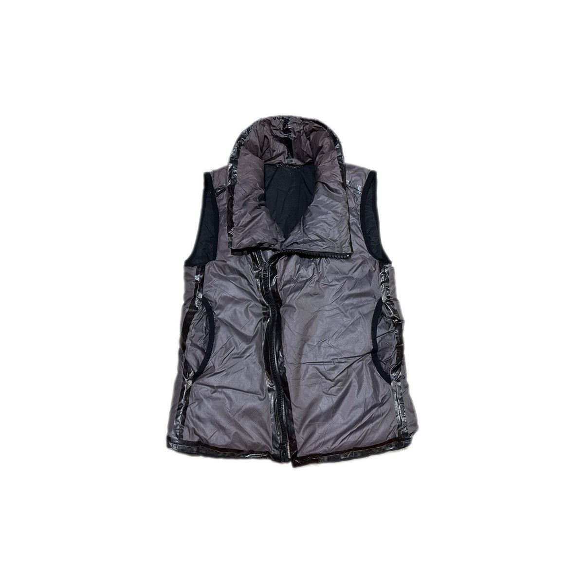 The Viridi-anne 🔥Sample Aw10 The Viridi-Anne Asymmetric Down Vest Tape Seam Size US M / EU 48-50 / 2 - 5 Thumbnail