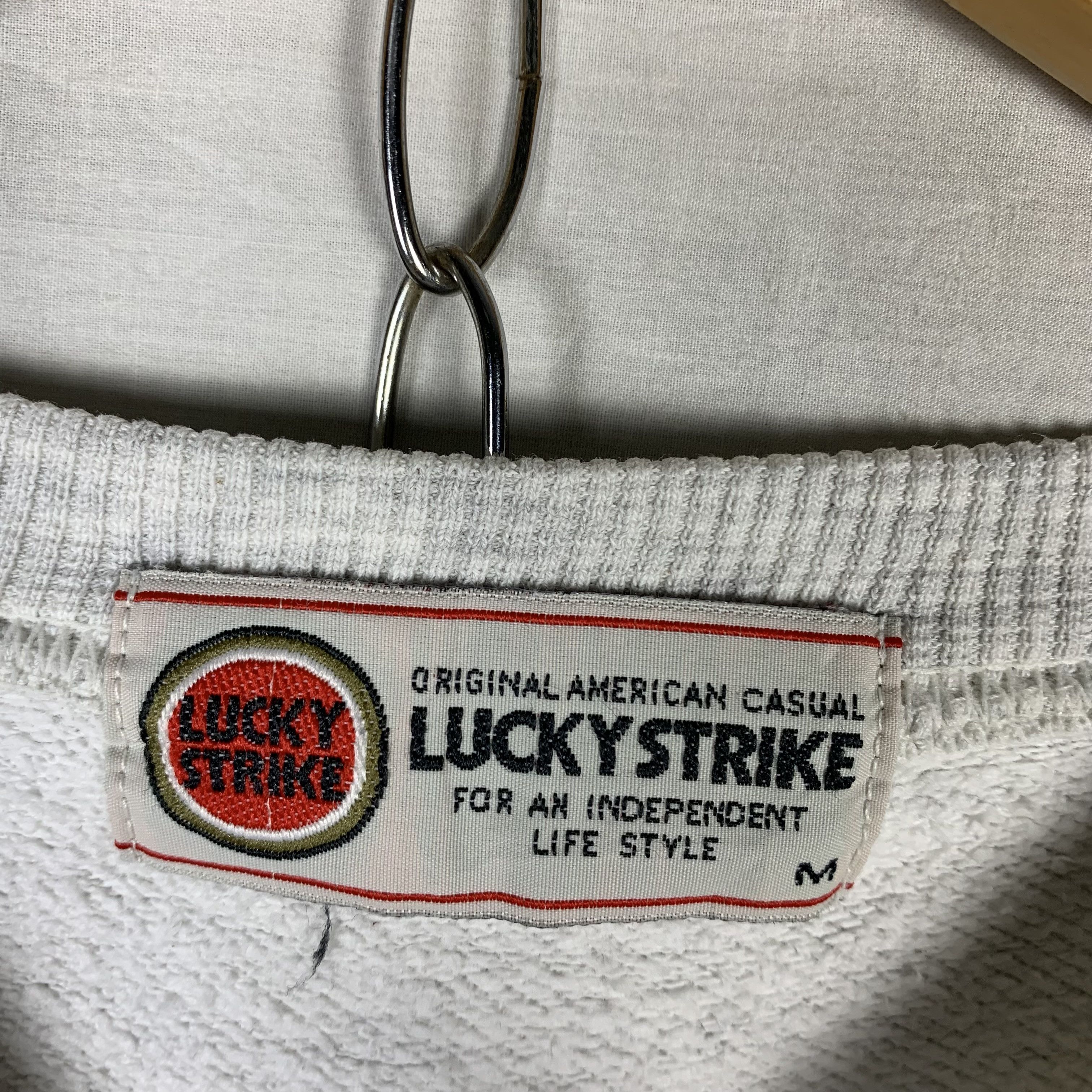 Vintage Vintage Lucky Strike Sweatshirt Crewneck Size US M / EU 48-50 / 2 - 4 Thumbnail
