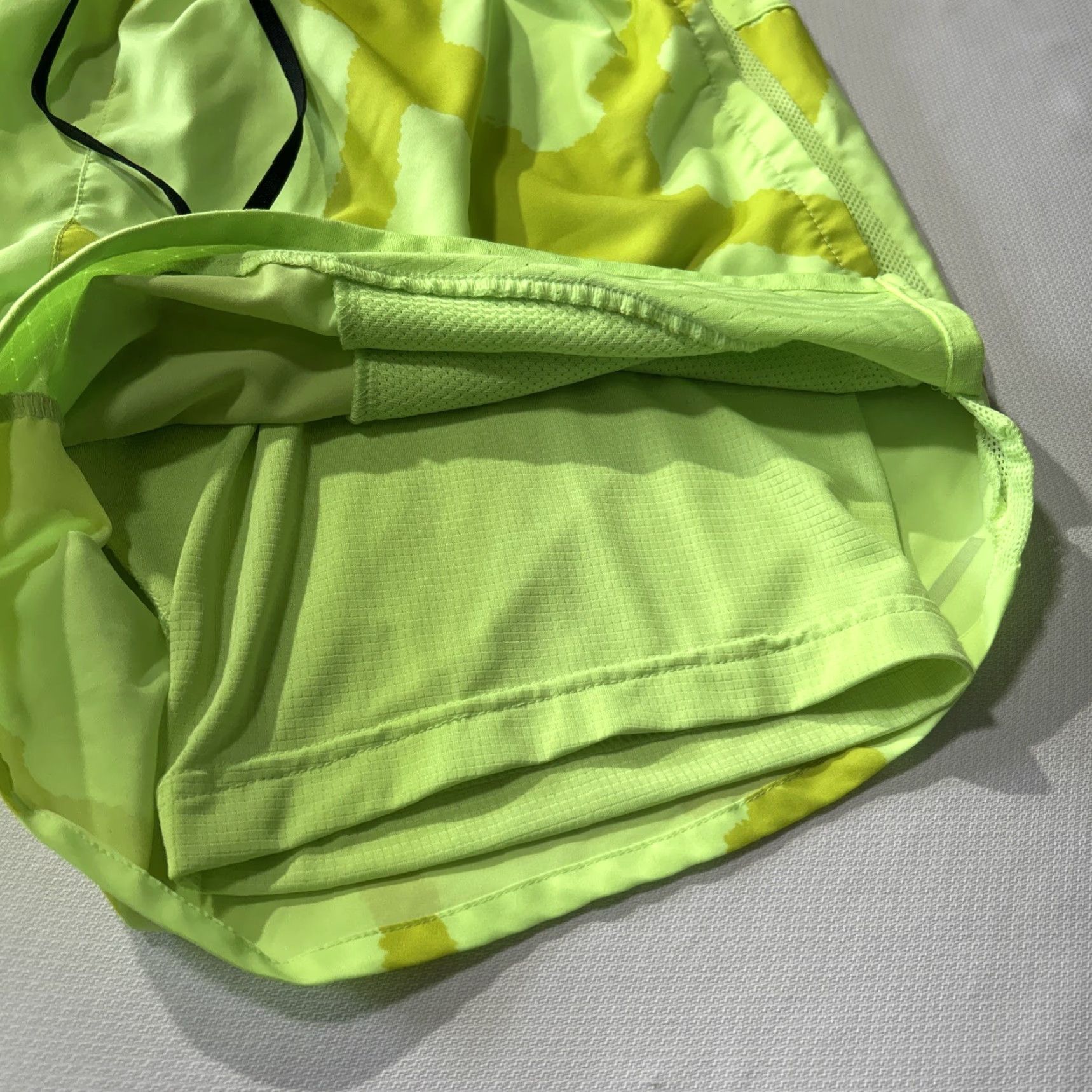 Nike Nike Running Division 2- In 1 Shorts Men L 4.5” Green Yellow, Regular, Athletic, Pockets, Drawstring, Elastic Waist, Polyester, Men, Sports Nike Size US 33 - 5 Thumbnail