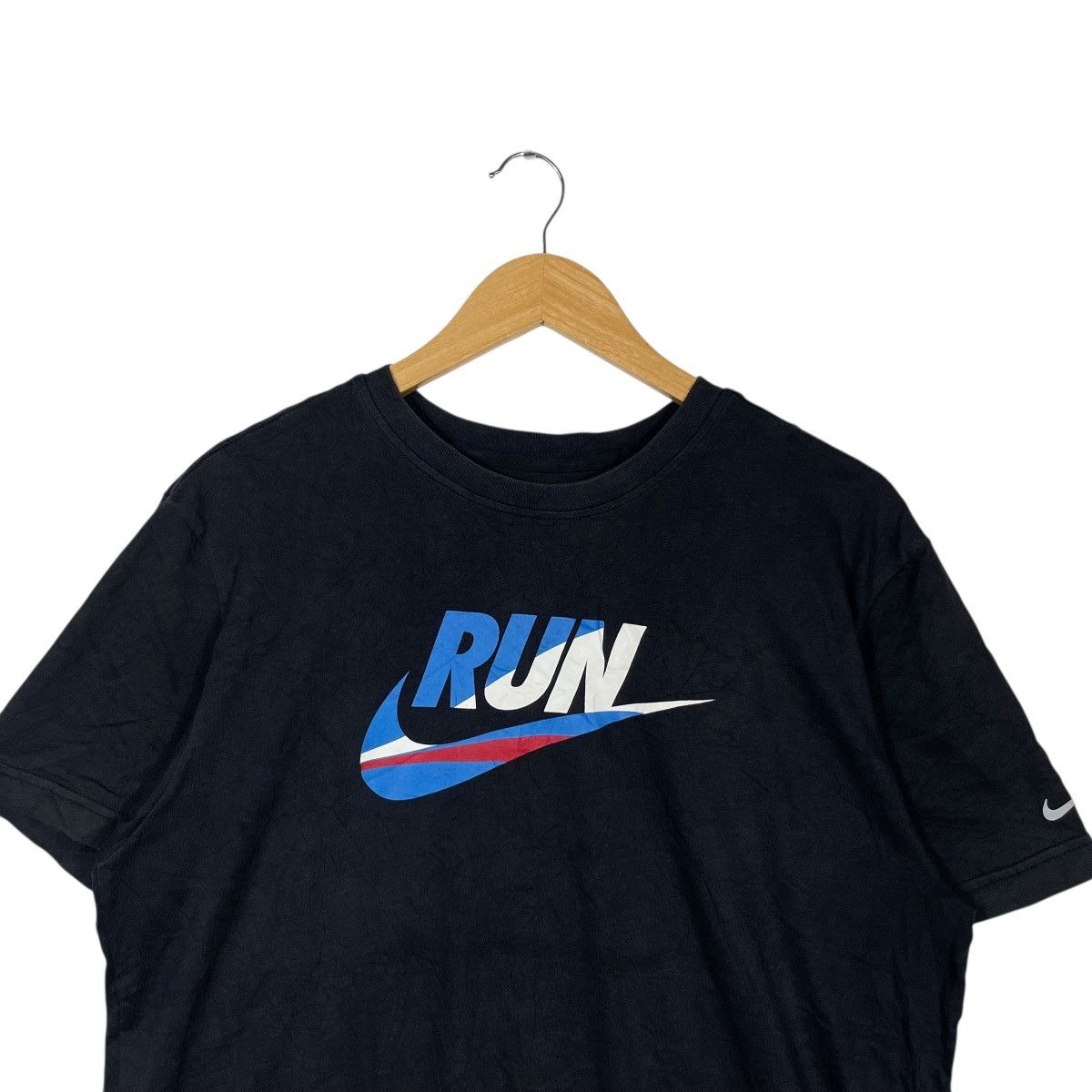 Nike Nike Dri-FIT RUN Graphic Swoosh Performance T-Shirt Black Size US XL / EU 56 / 4 - 2 Thumbnail