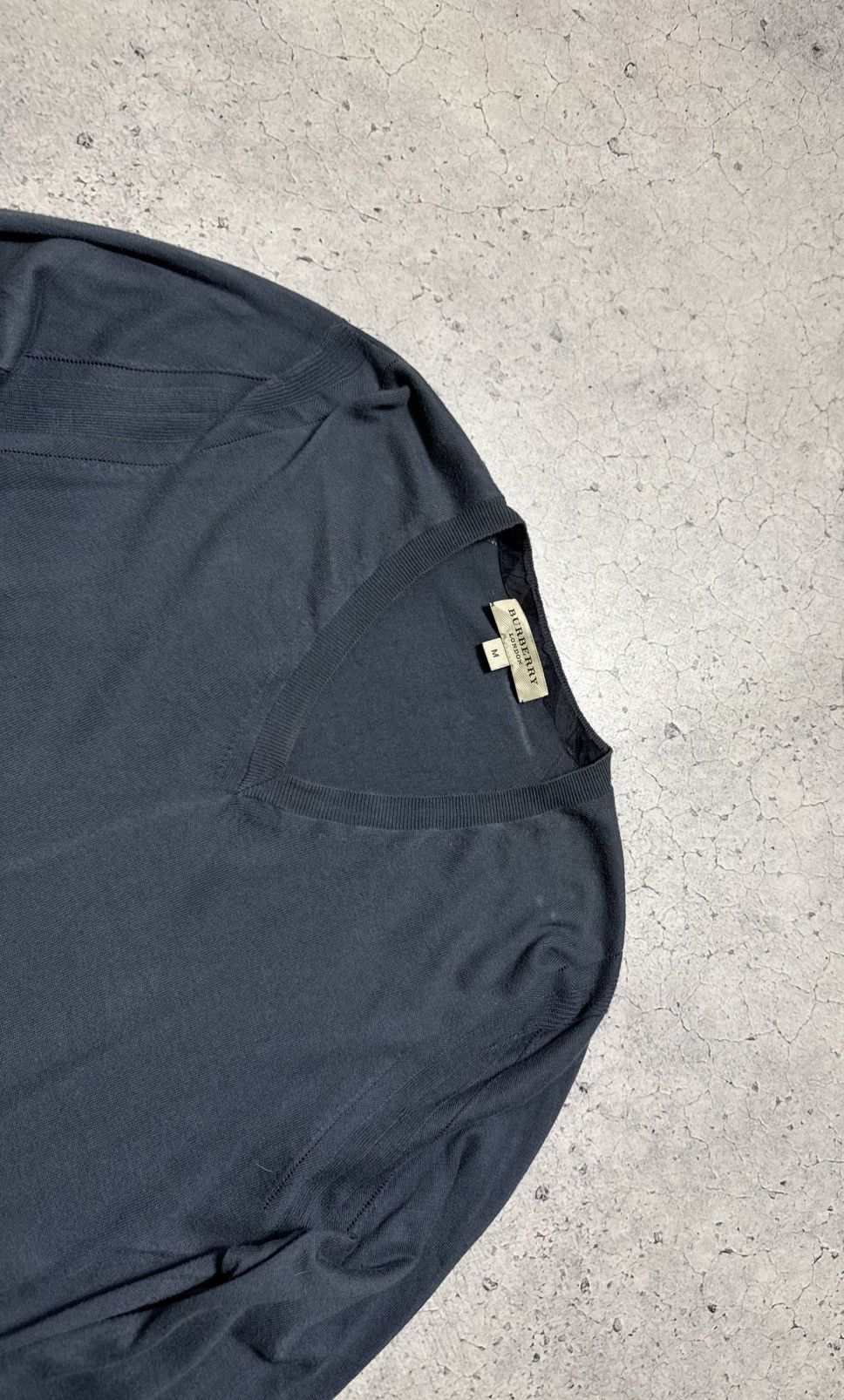 Burberry Burberry V-Neck Luxury Vintage Sweater Size M Pullover Size US M / EU 48-50 / 2 - 5 Thumbnail
