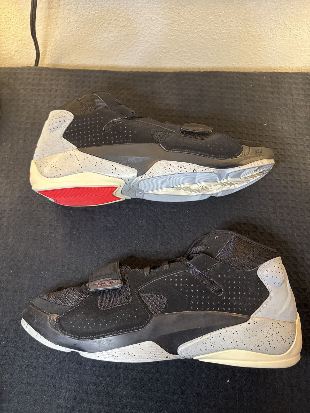 Jordan Brand Jordan Zion 2 Size 12 Size US 12 / EU 45 - 1 Thumbnail
