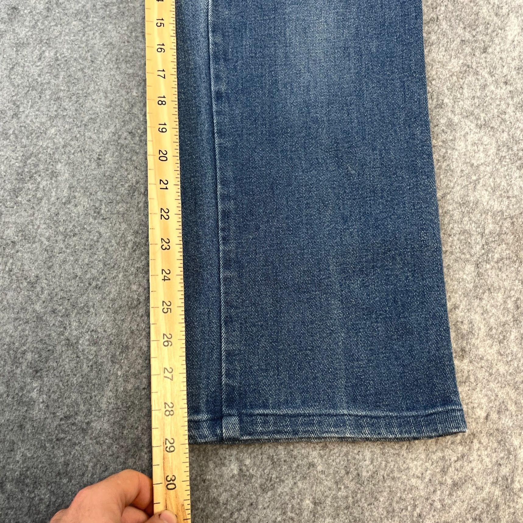 Lee VINTAGE Lee Riders Jeans Womens 26 30 UK 8 Relaxed Straight High Waist Mid Wash Denim Blue 5-Pocket Womens Jeans Boy? Size 30" / US 8 / IT 44 - 4 Thumbnail