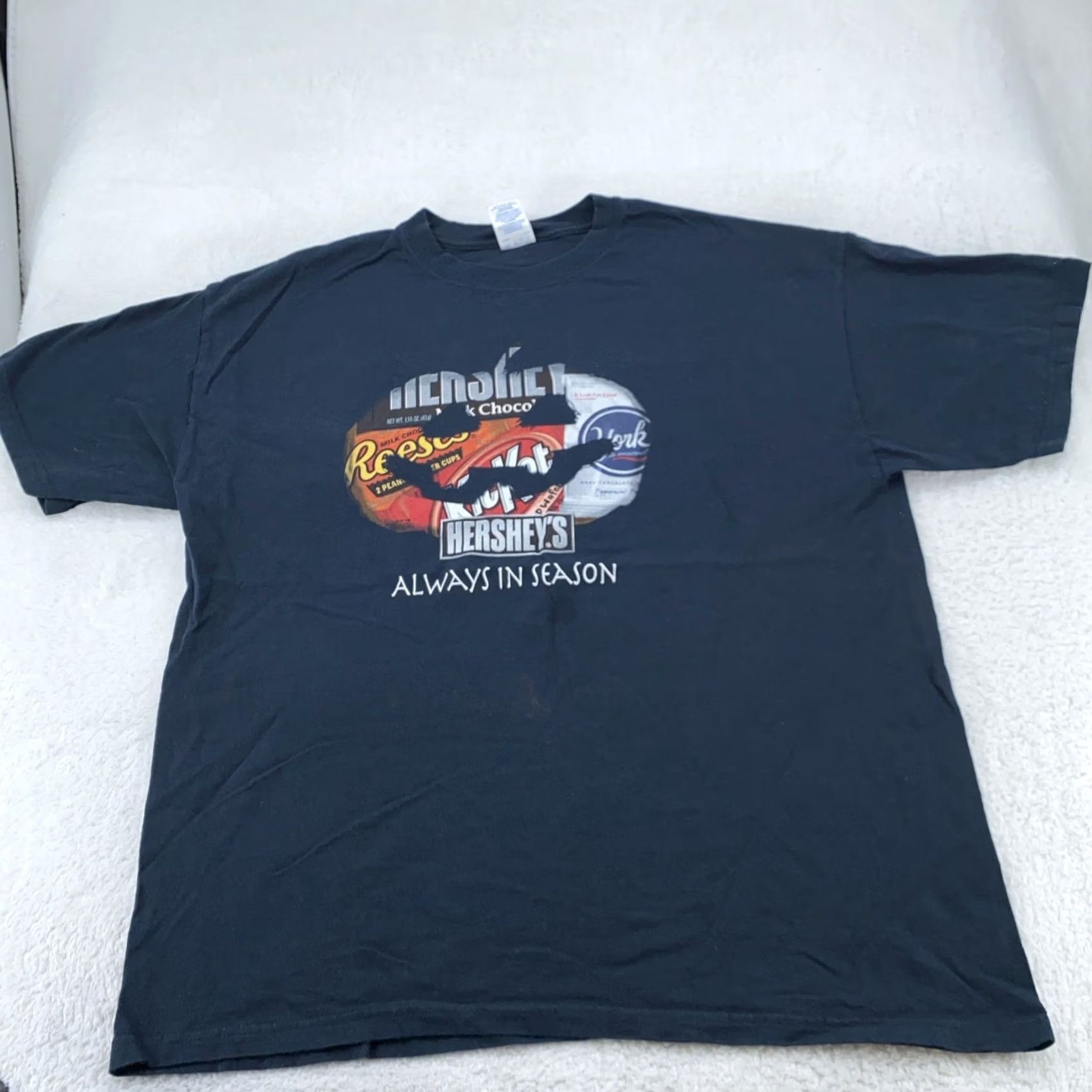 Gildan Halloween Hershey Reese's Kit Kat York Shirt Mens XL Black Candy Bar Size US XL / EU 56 / 4 - 2 Thumbnail
