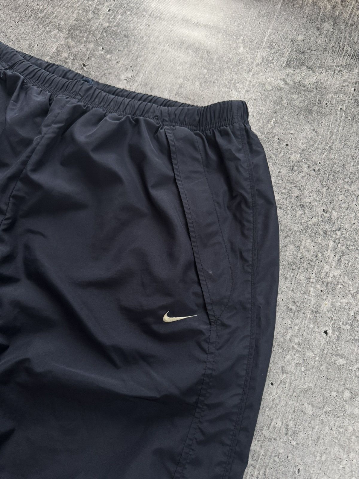 Nike Nike Vintage Trackpants Nylon Joggers Swoosh sweatpants Navy Size US 36 / EU 52 - 4 Thumbnail
