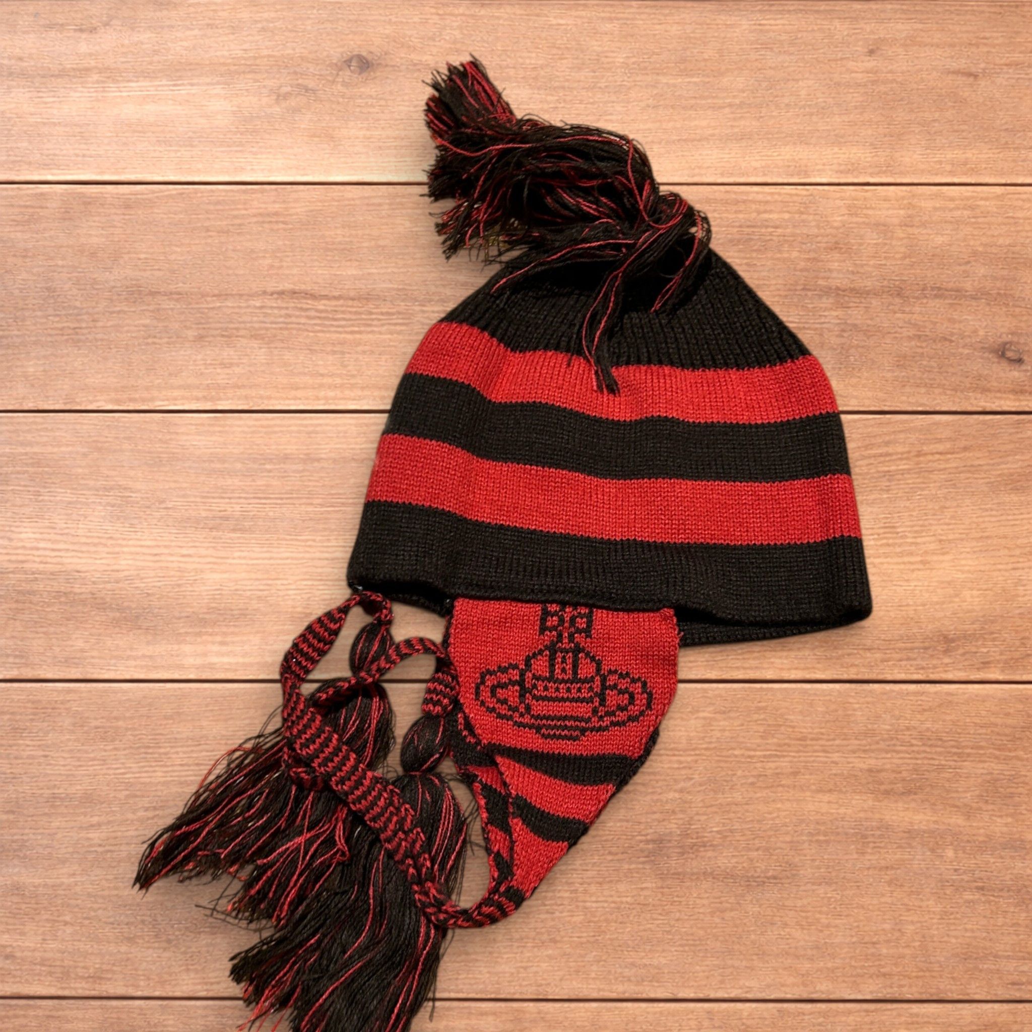 Japanese Brand Vintage style Dappy ear flap bobble hat in black/red. Size ONE SIZE - 2 Thumbnail