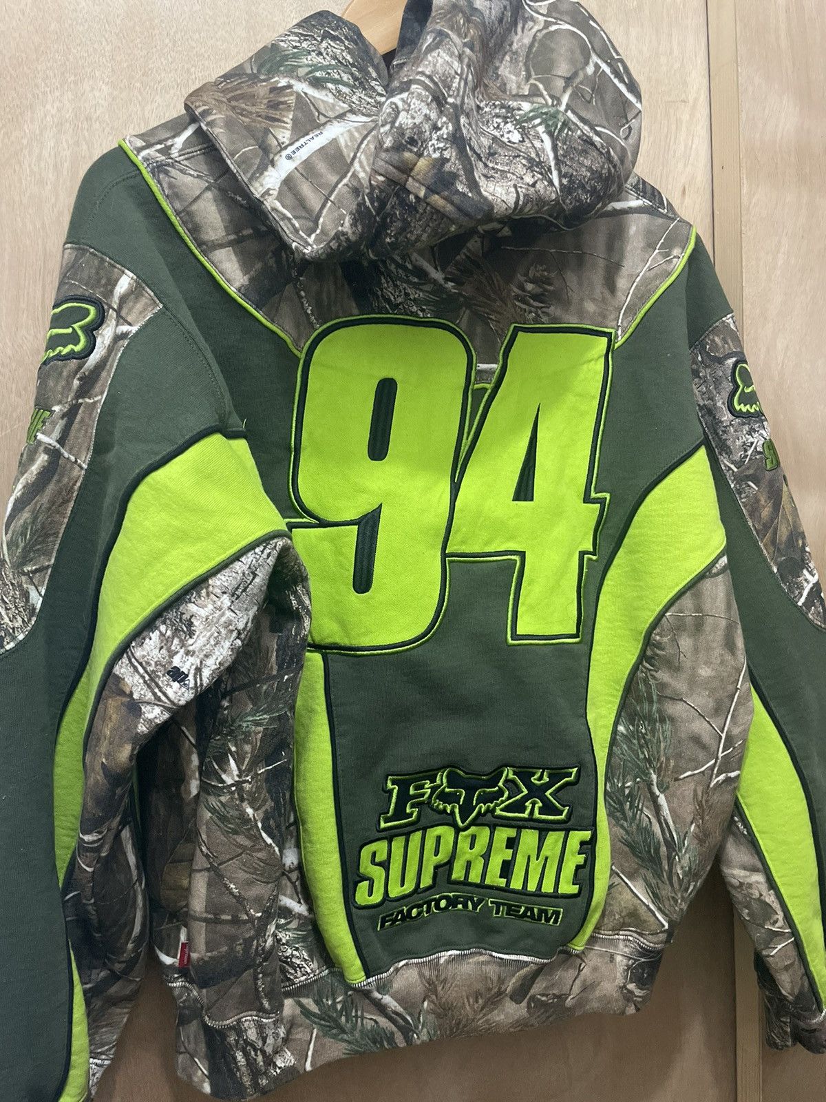 Supreme Supreme fox hoodie factory team real tree size medium brand Size US M / EU 48-50 / 2 - 9 Thumbnail